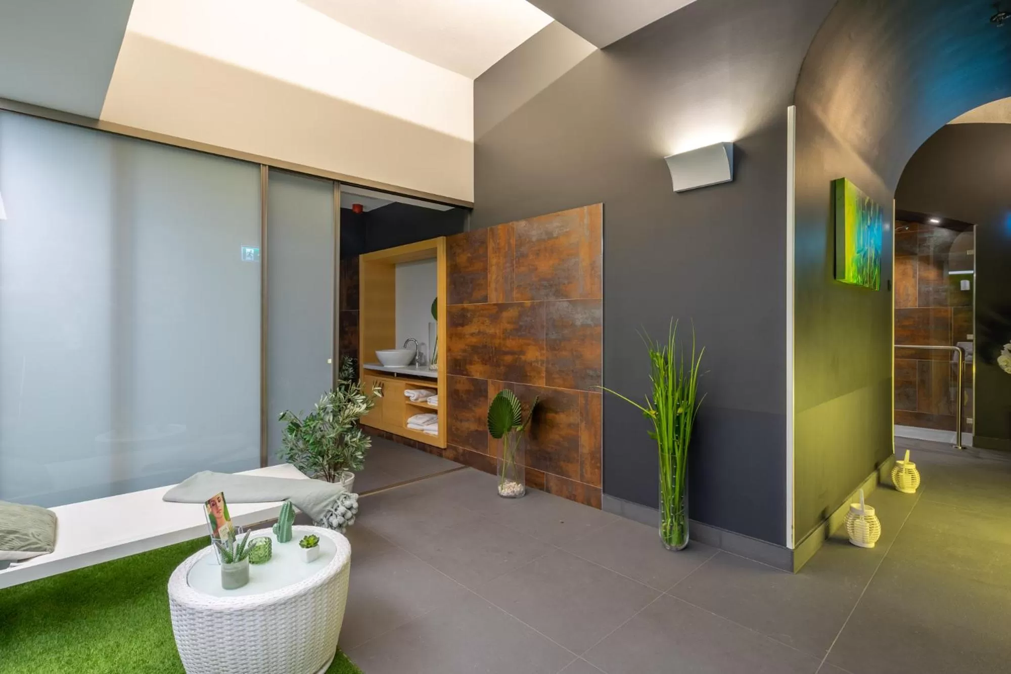 Massage in Hotel Moments Budapest by Continental Group