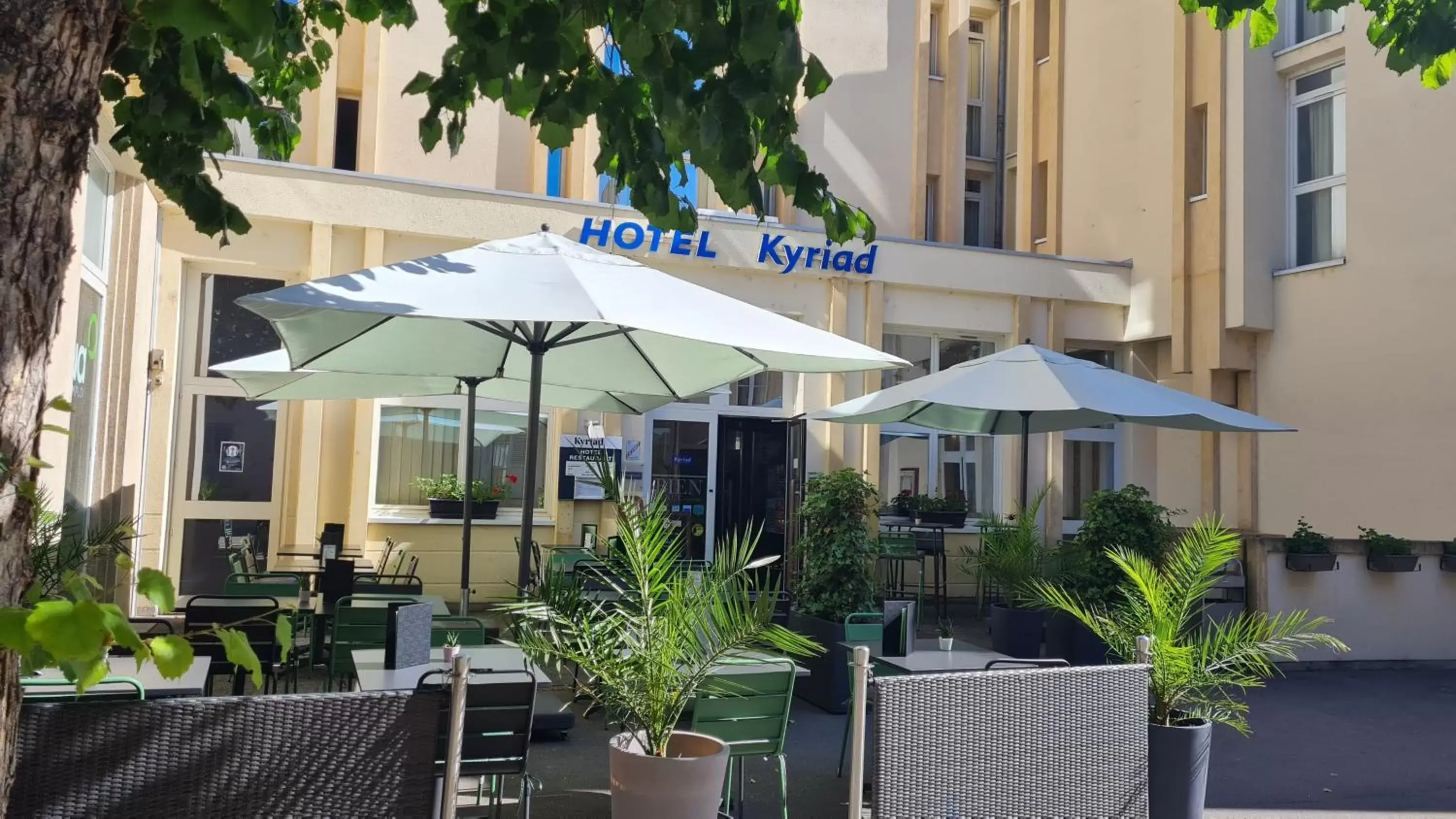 Facade/entrance, Restaurant/Places to Eat in Kyriad Metz Centre - Restaurant Moze