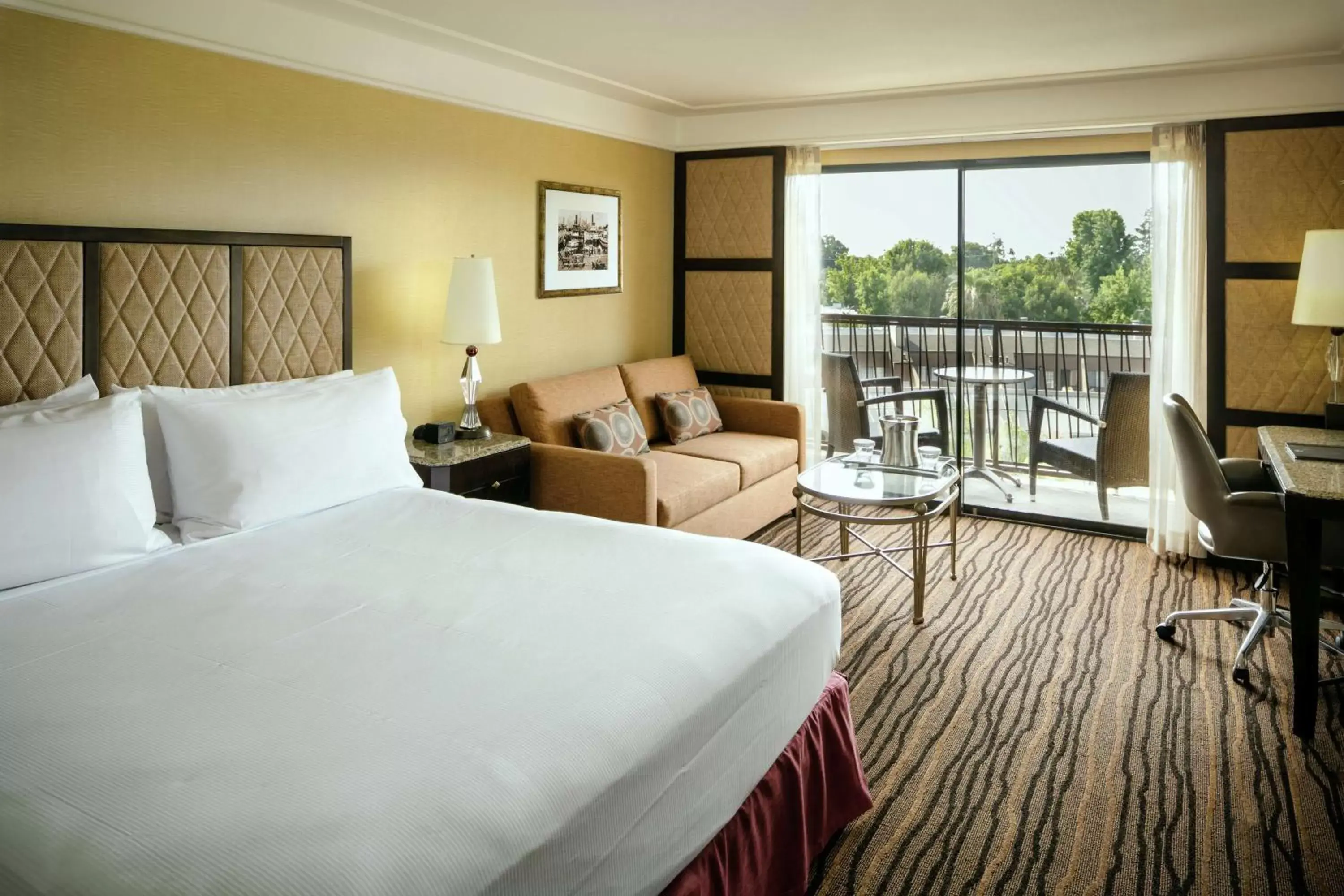 View (from property/room), Bed in Hilton Stockton