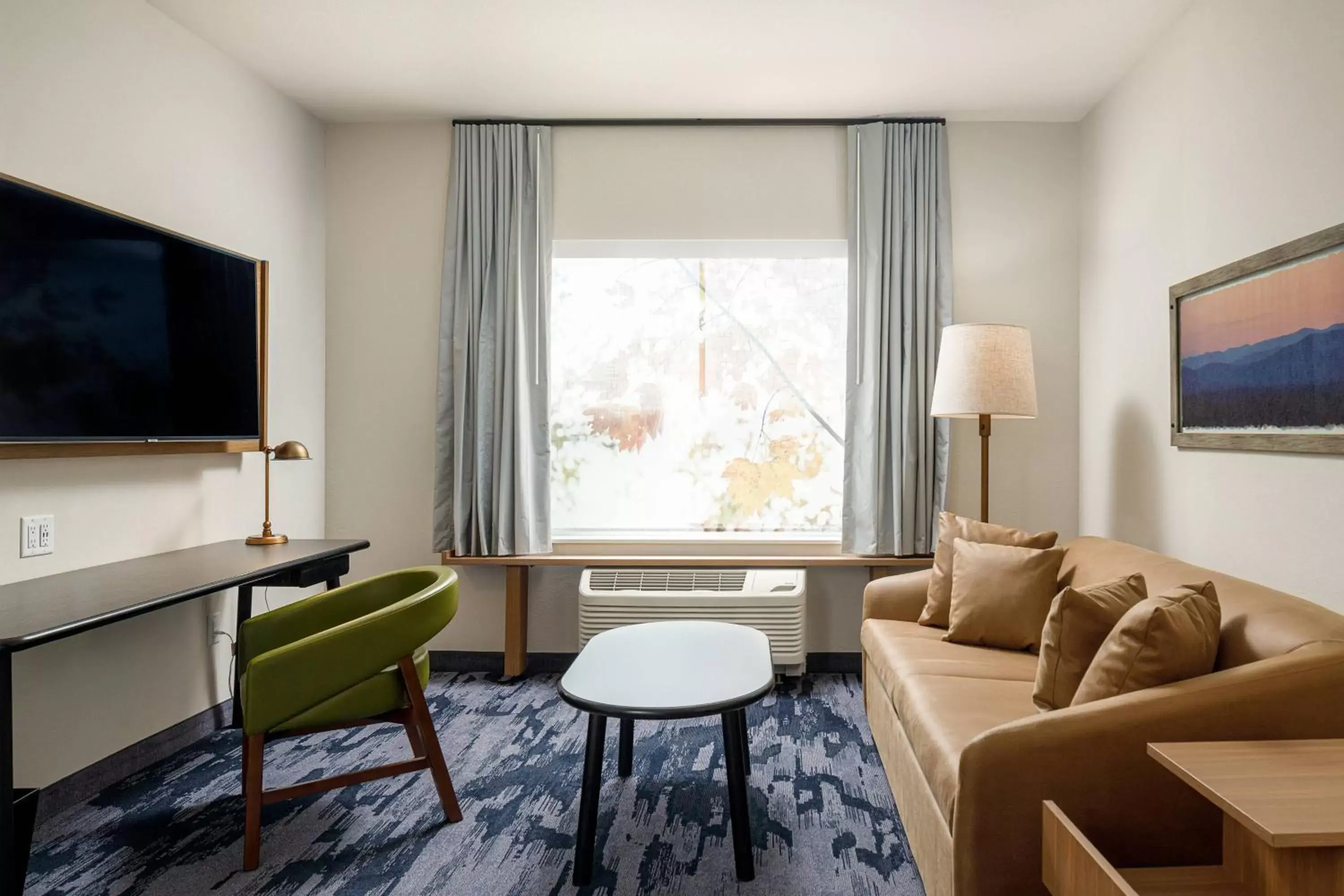 Living room, Seating Area in Fairfield Inn & Suites by Marriott Salina