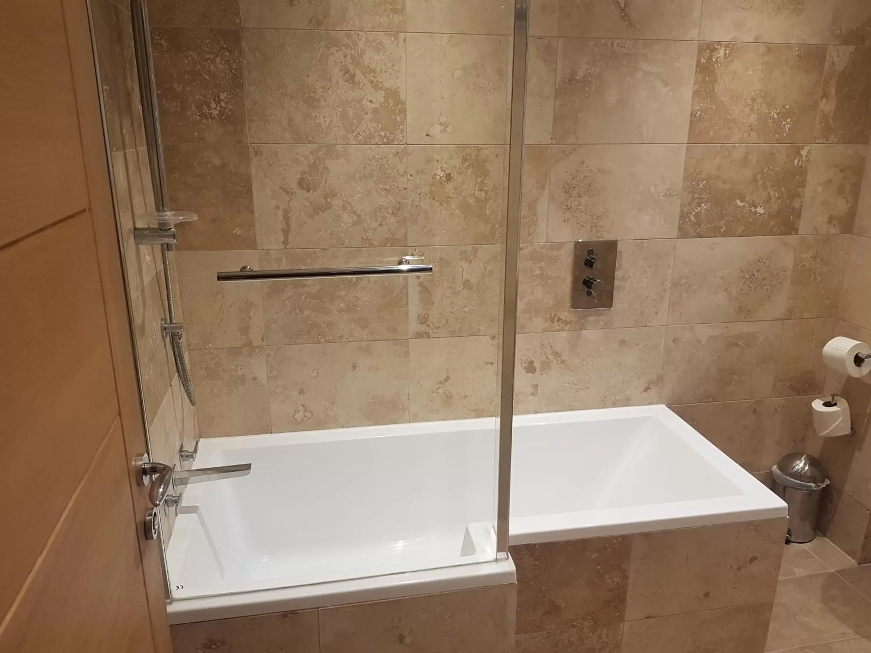 Bathroom in Prom Hotel