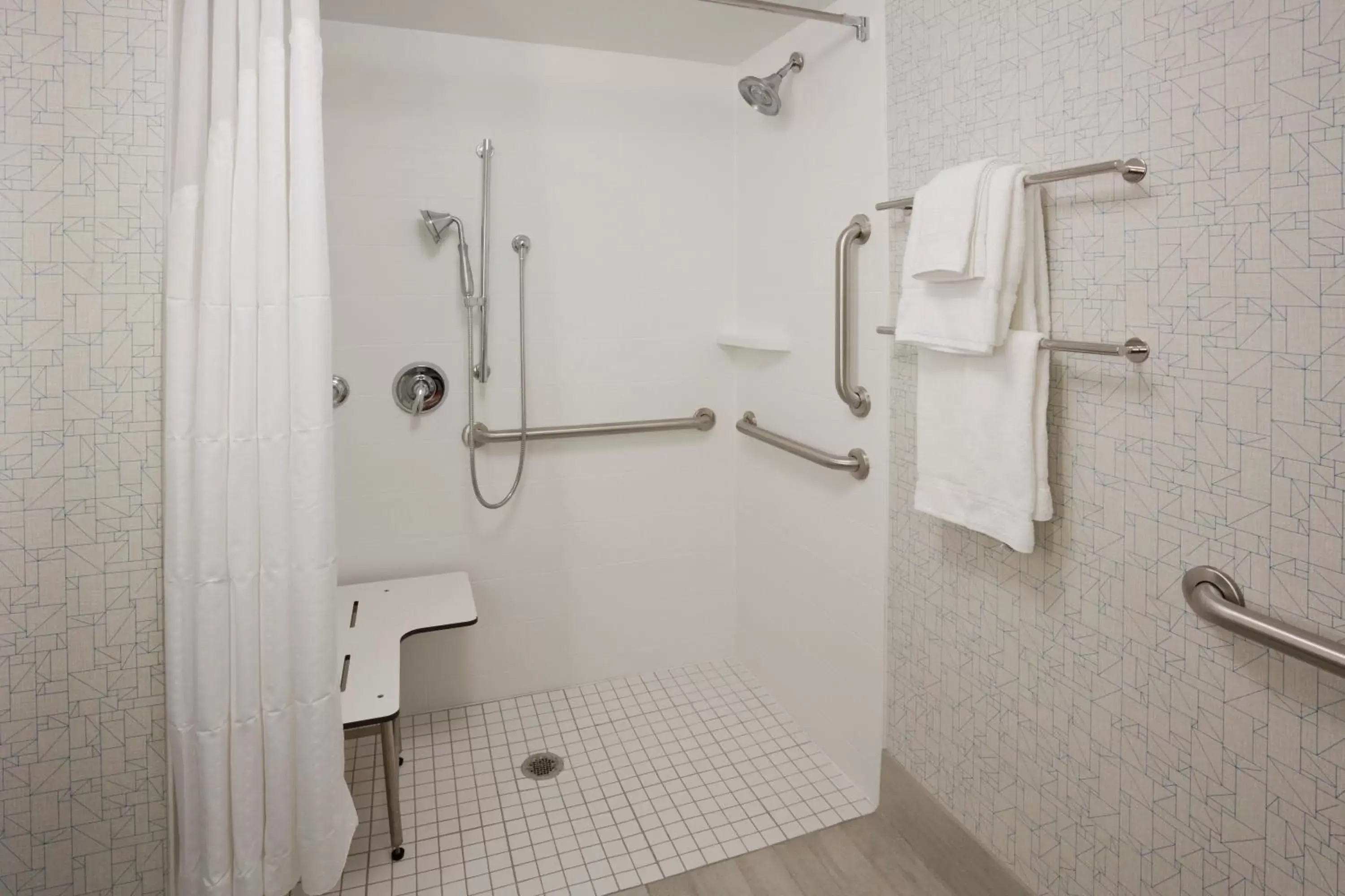 Photo of the whole room, Bathroom in Holiday Inn Express Roseville-St. Paul, an IHG Hotel