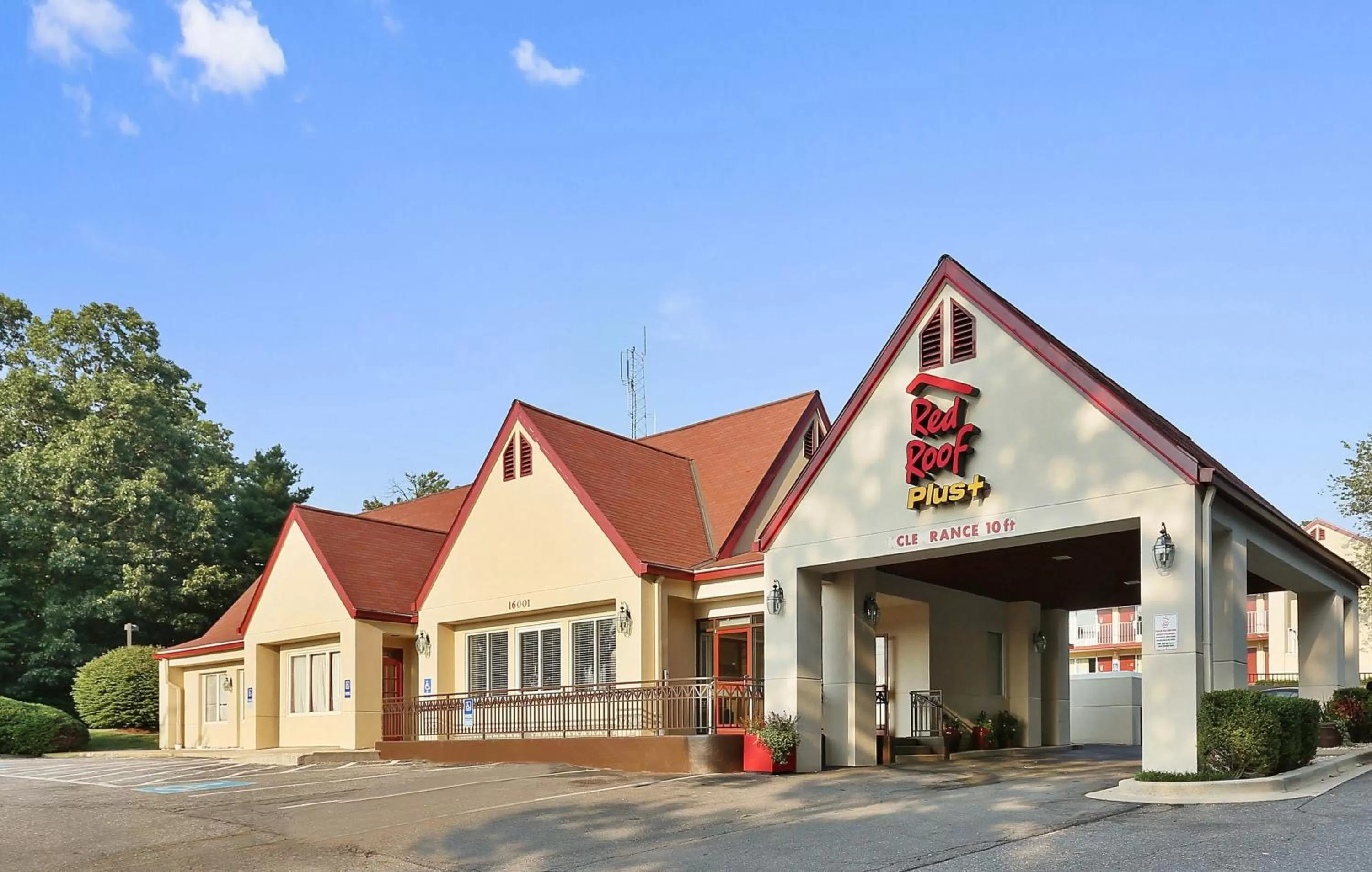 Property building in Red Roof Inn PLUS+ Washington DC Rockville