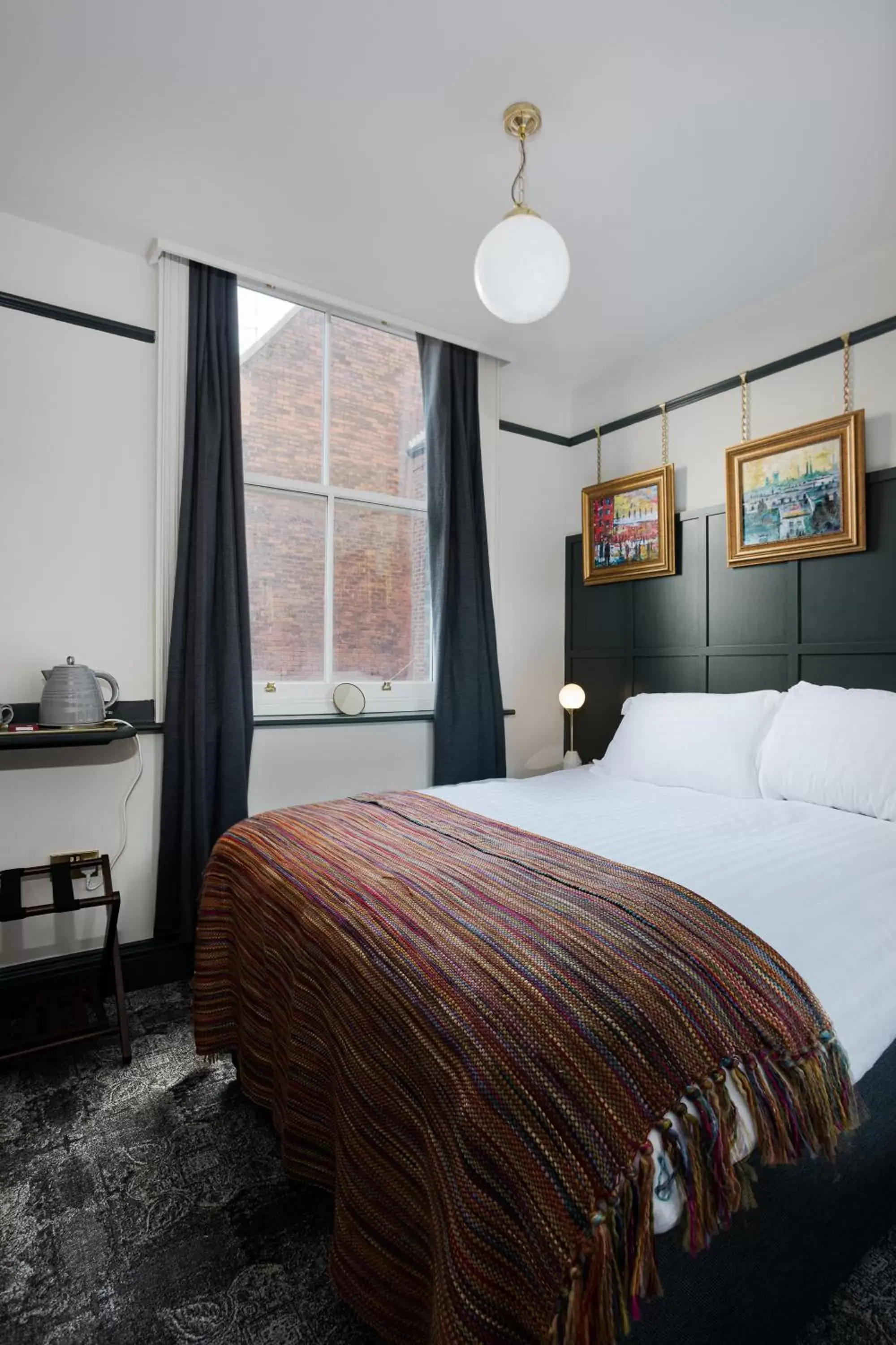 Bed in Swan & Railway Hotel Wigan