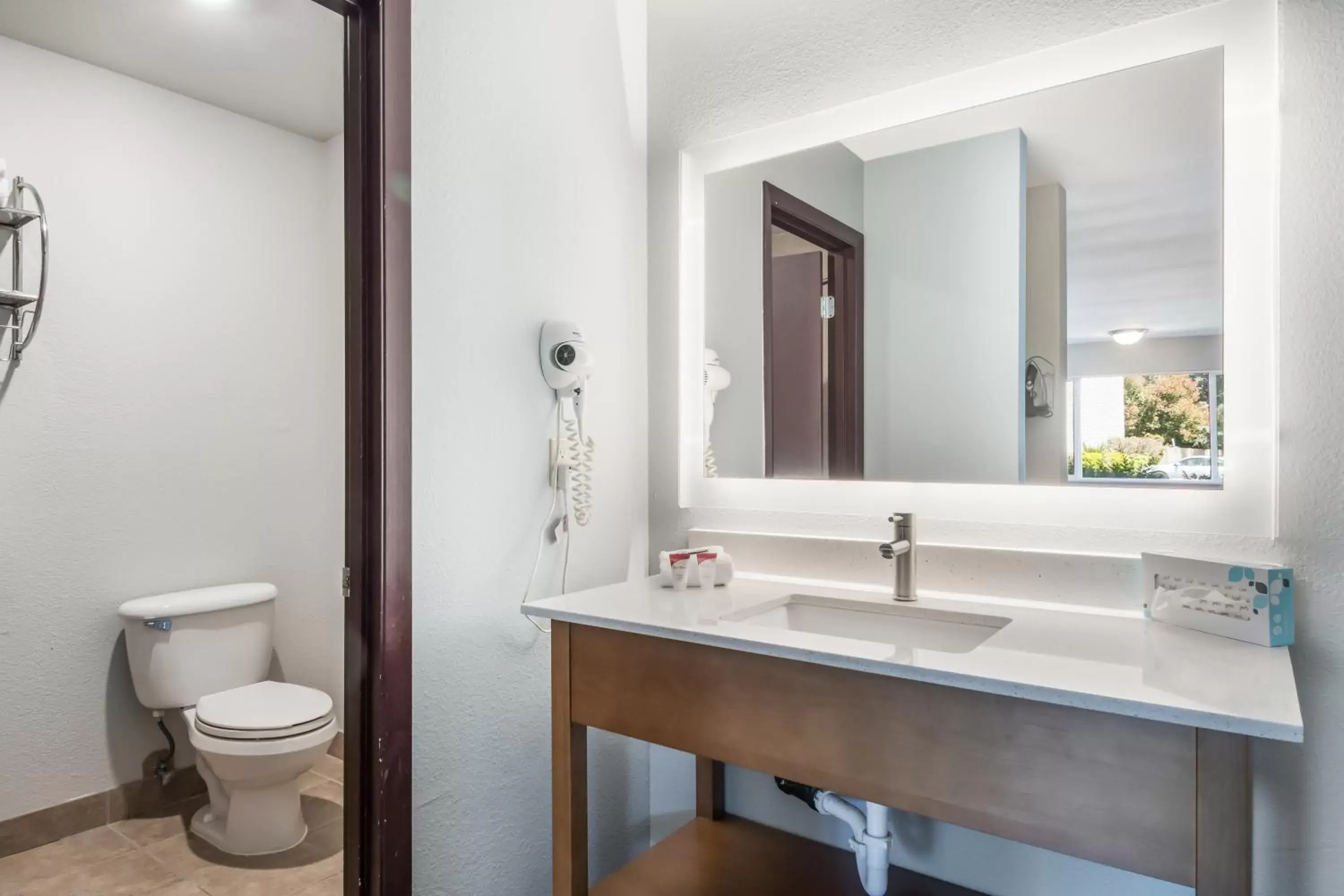 Bathroom in Red Lion Inn & Suites Vancouver