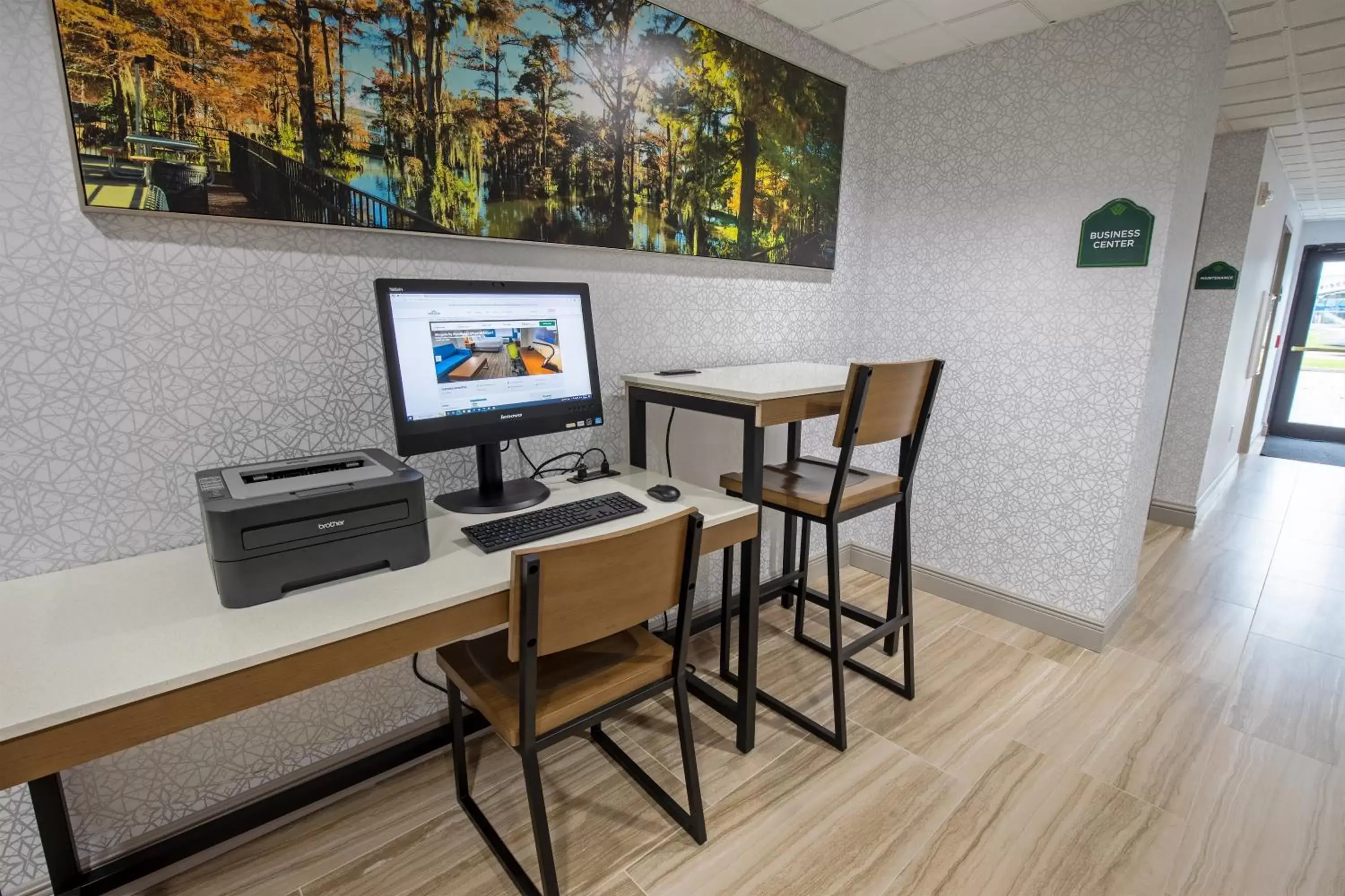 Business facilities in Wingate by Wyndham Lafayette Airport