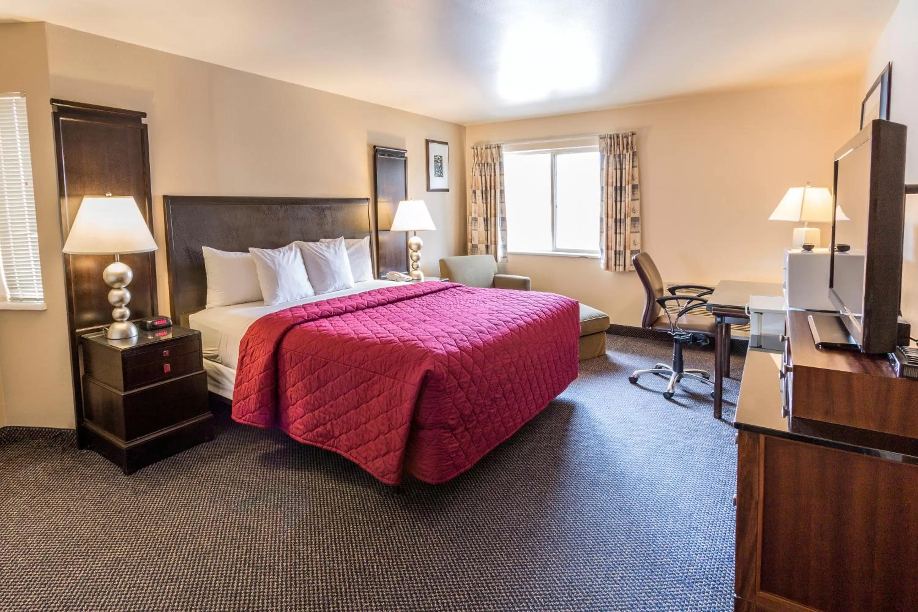 Photo of the whole room, Bed in Cedars Inn