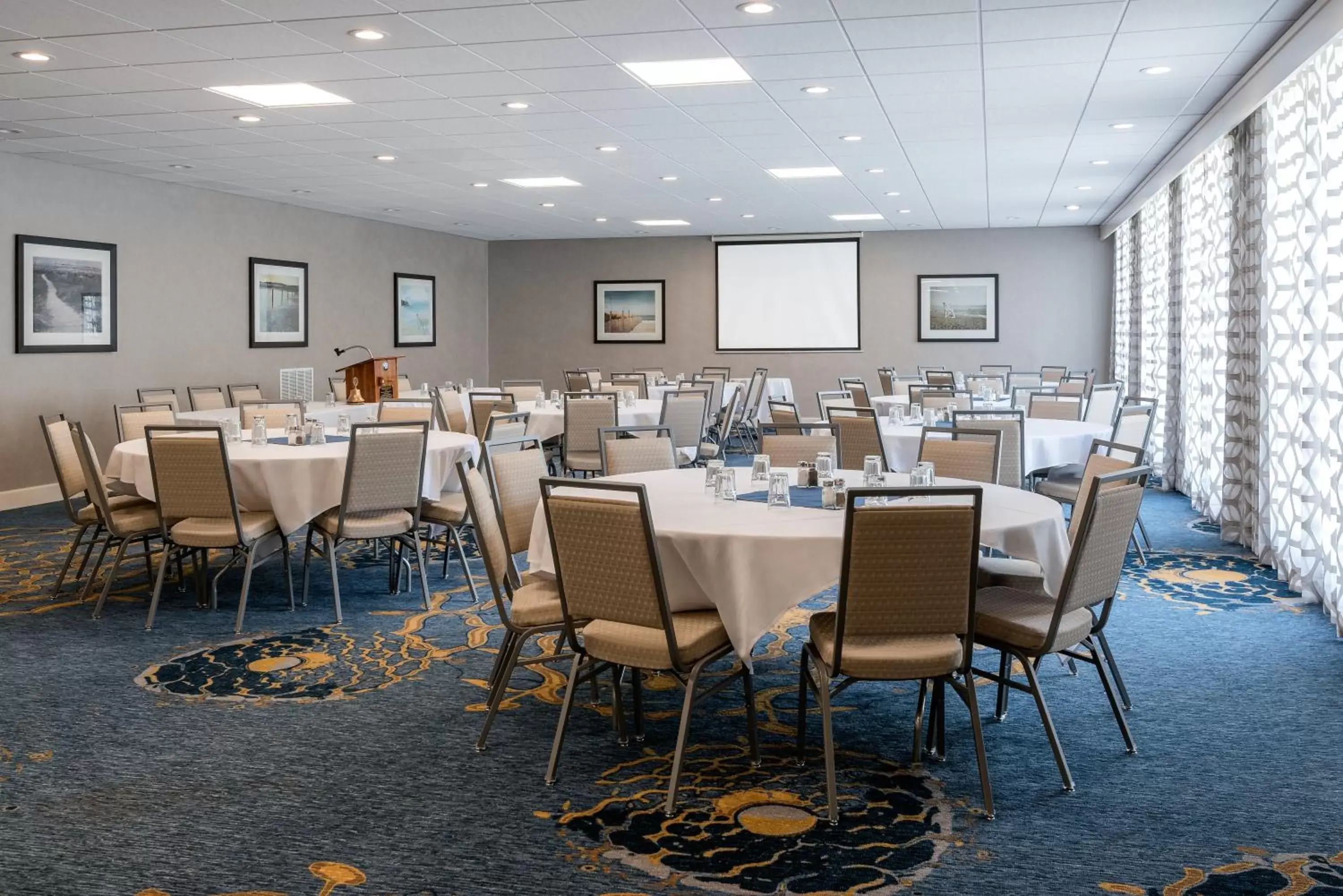 Meeting/conference room, Restaurant/Places to Eat in Holiday Inn South Kingstown-Newport Area, an IHG Hotel