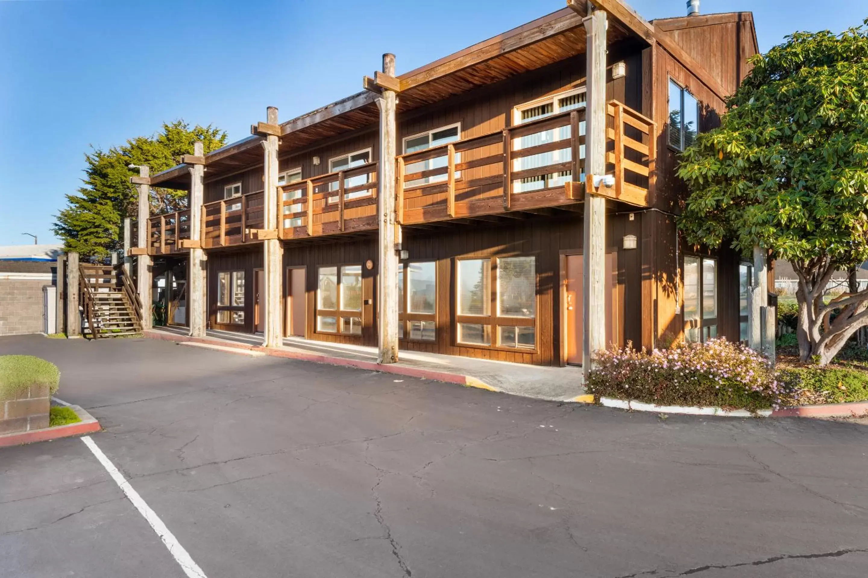 Property Building in Harbor Lite Lodge