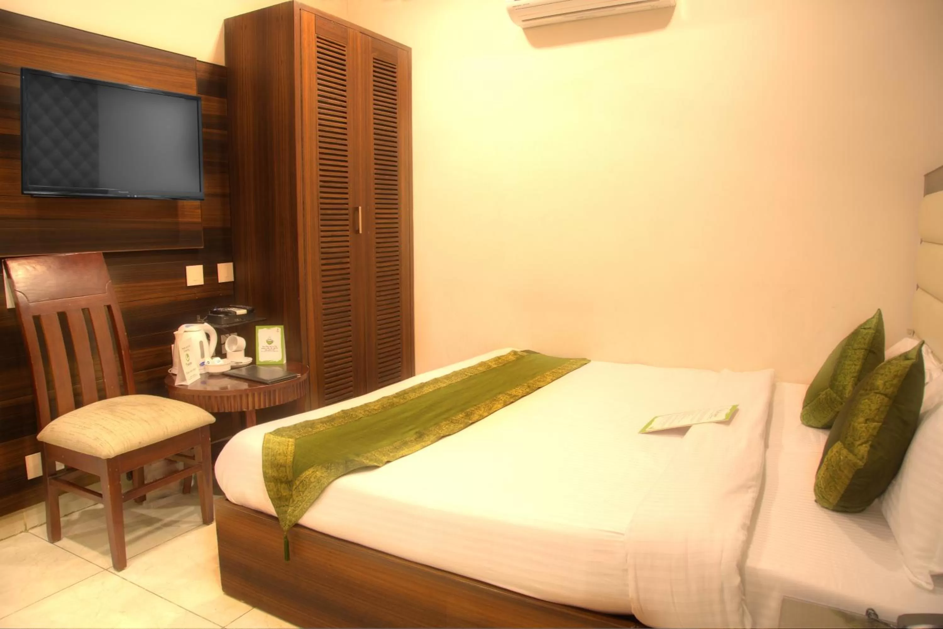Bed in Hotel Dreamland Chandigarh