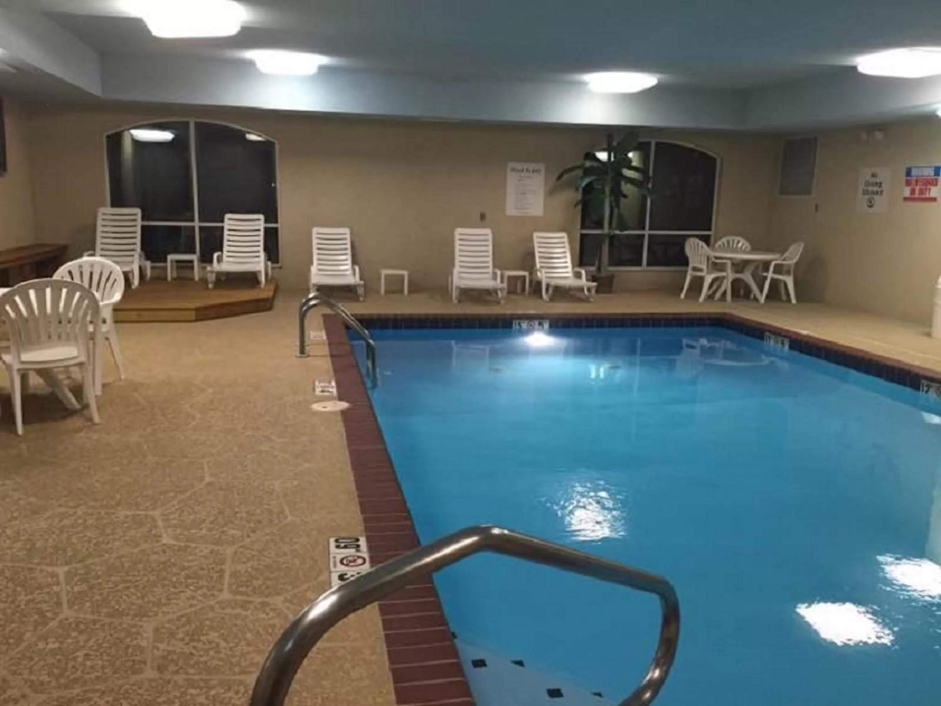 Swimming pool in Holiday Inn Express & Suites Malvern, an IHG Hotel
