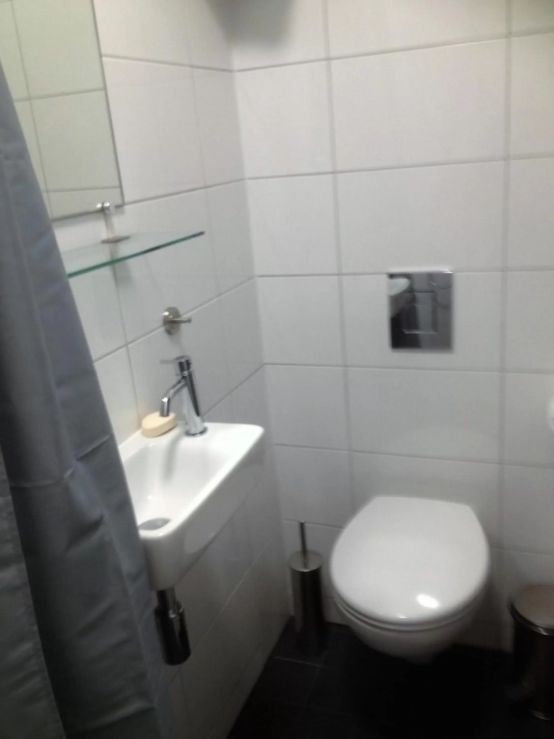 Toilet, Bathroom in B&B 't Pakhuis