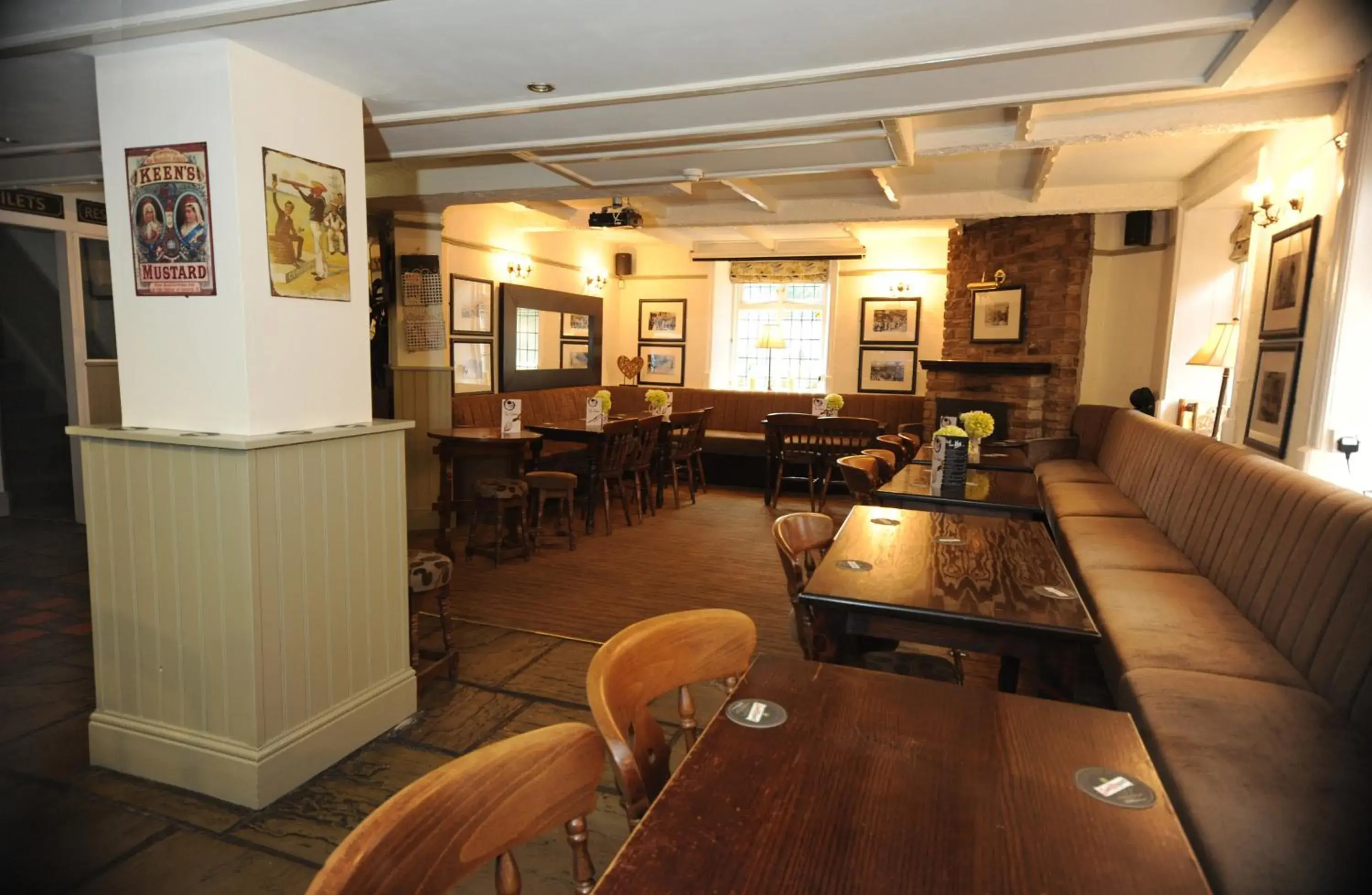 Restaurant/places to eat in Queens arms country inn