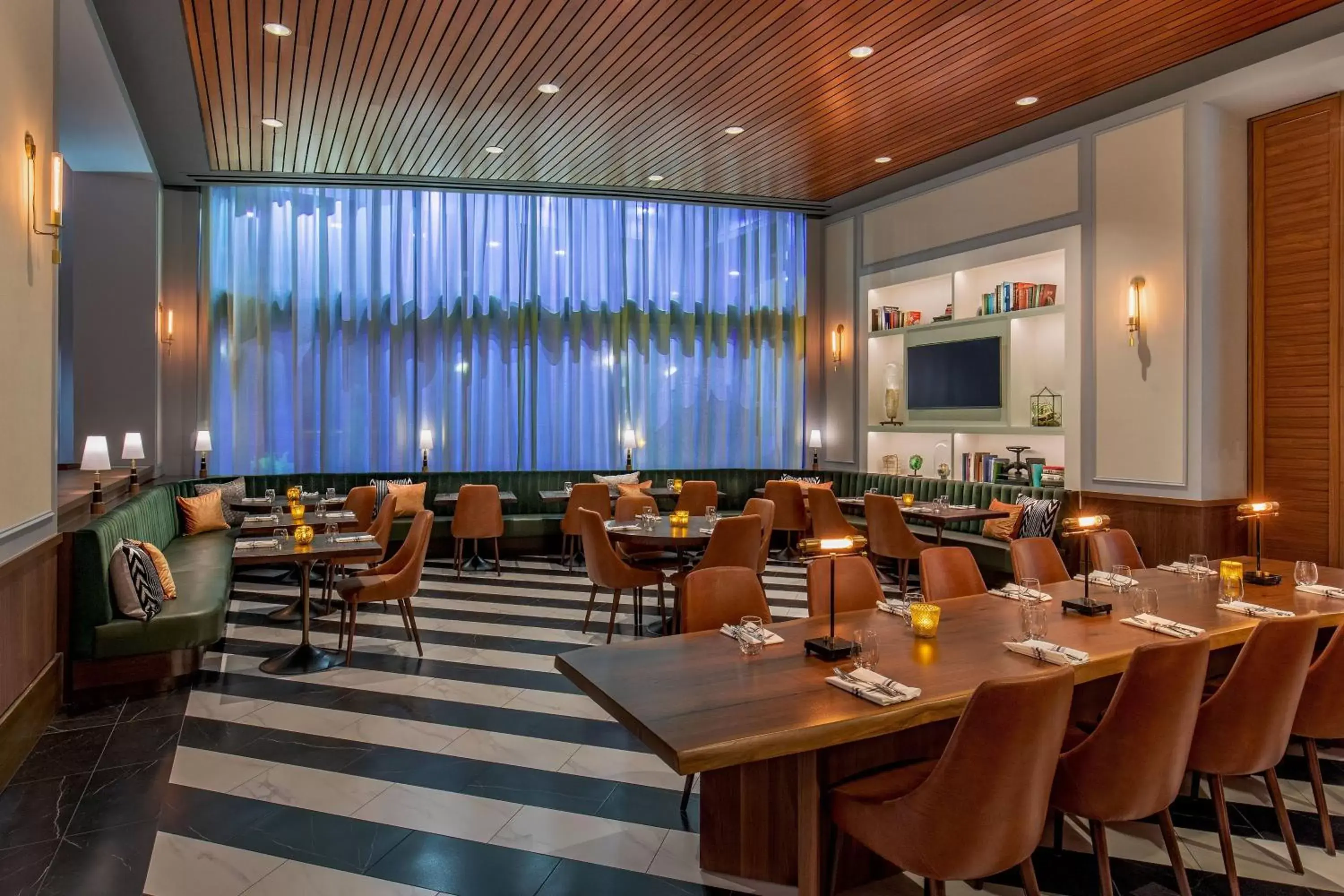 Lounge or bar, Restaurant/Places to Eat in Renaissance Boston Waterfront Hotel