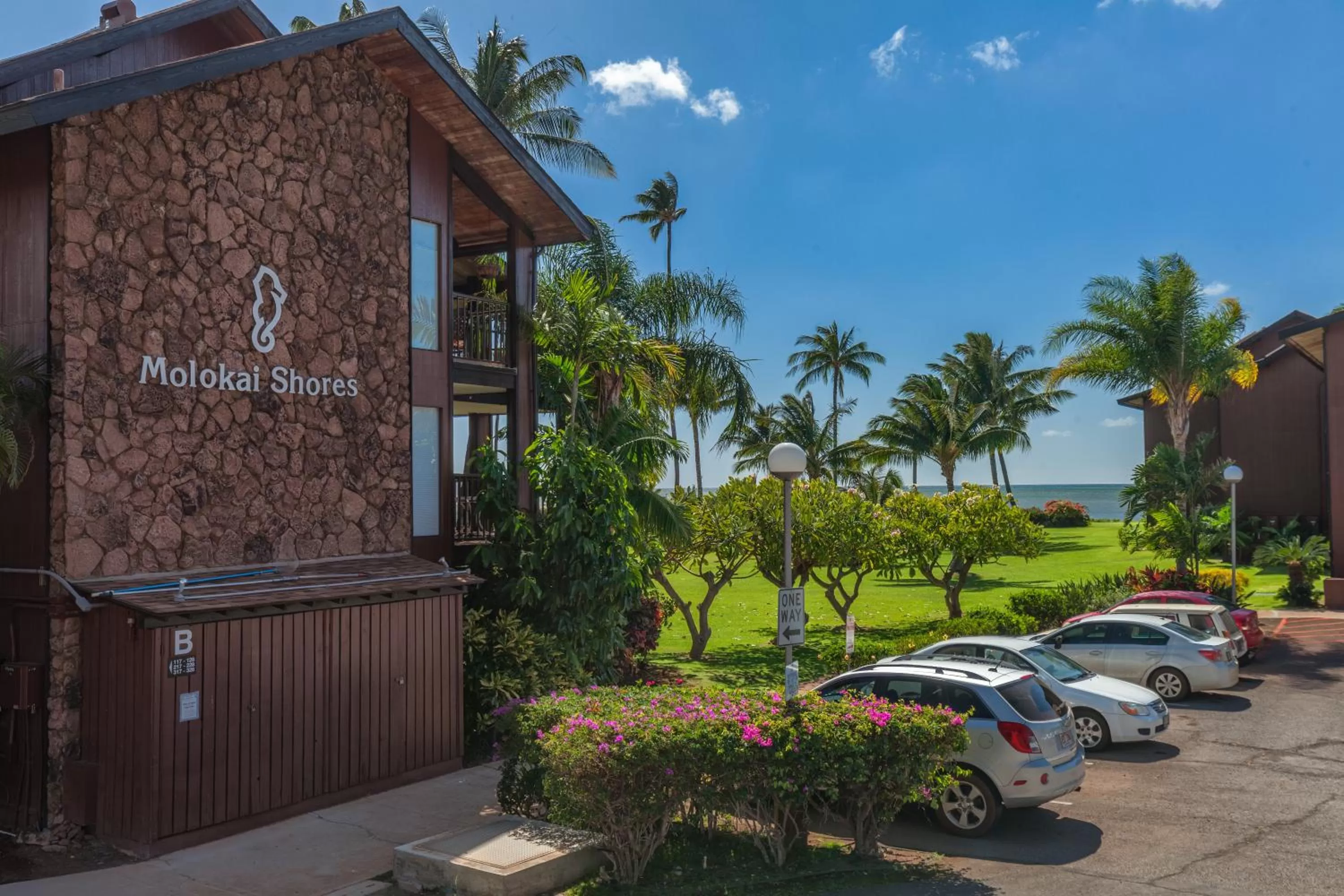 Facade/entrance in Castle at Moloka'i Shores