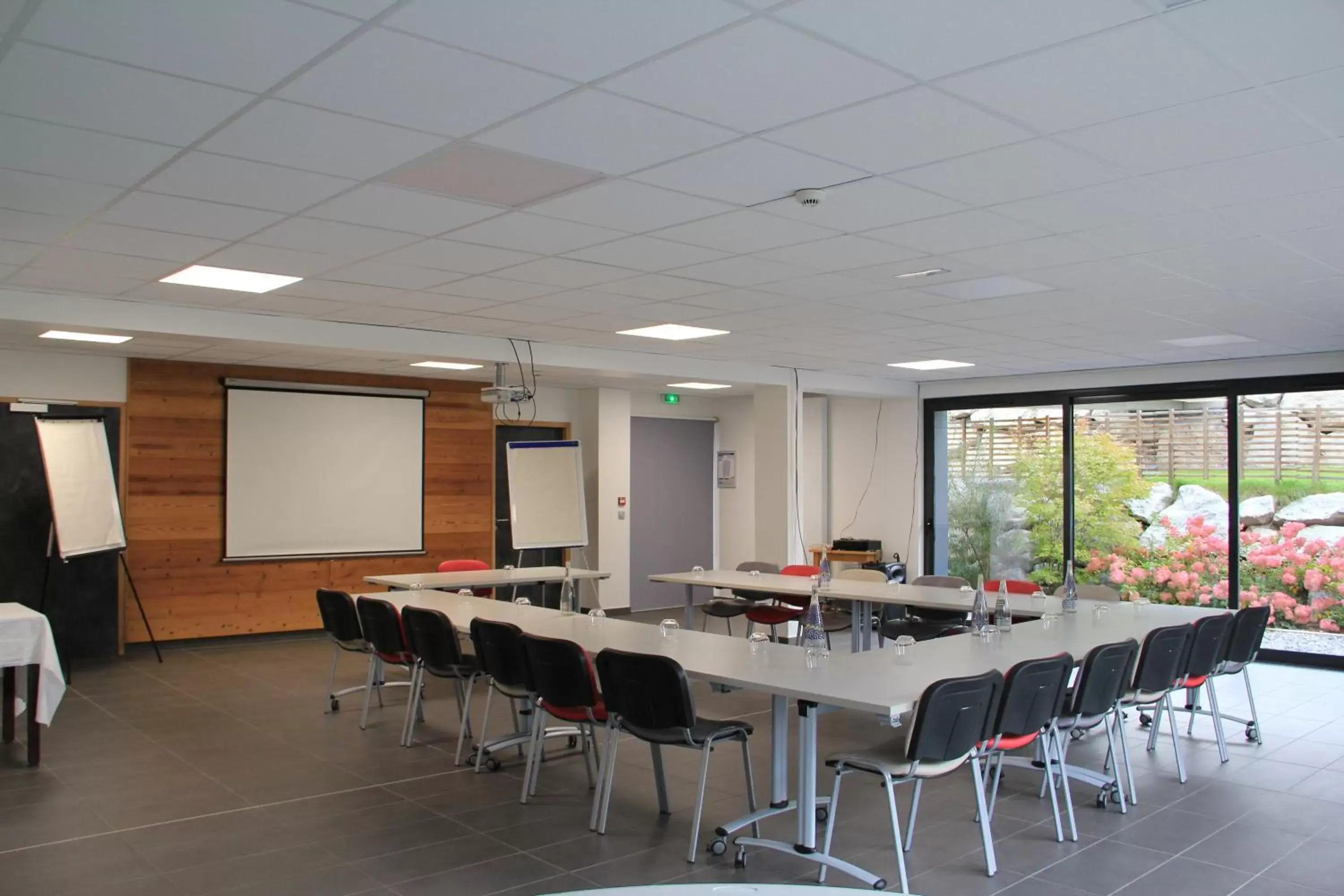 Meeting/conference room in Auberge de l'Orangerie - Sure Hotel Collection by Best Western