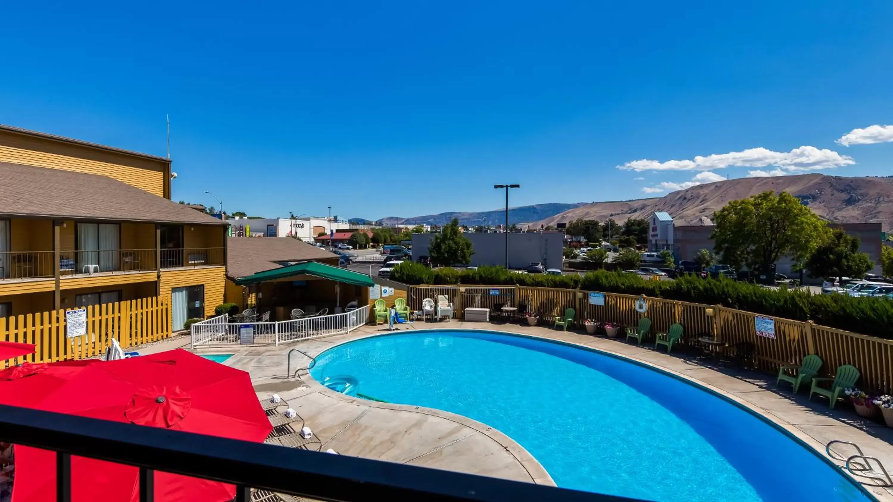 Swimming pool, Pool View in SureStay Hotel by Best Western Wenatchee