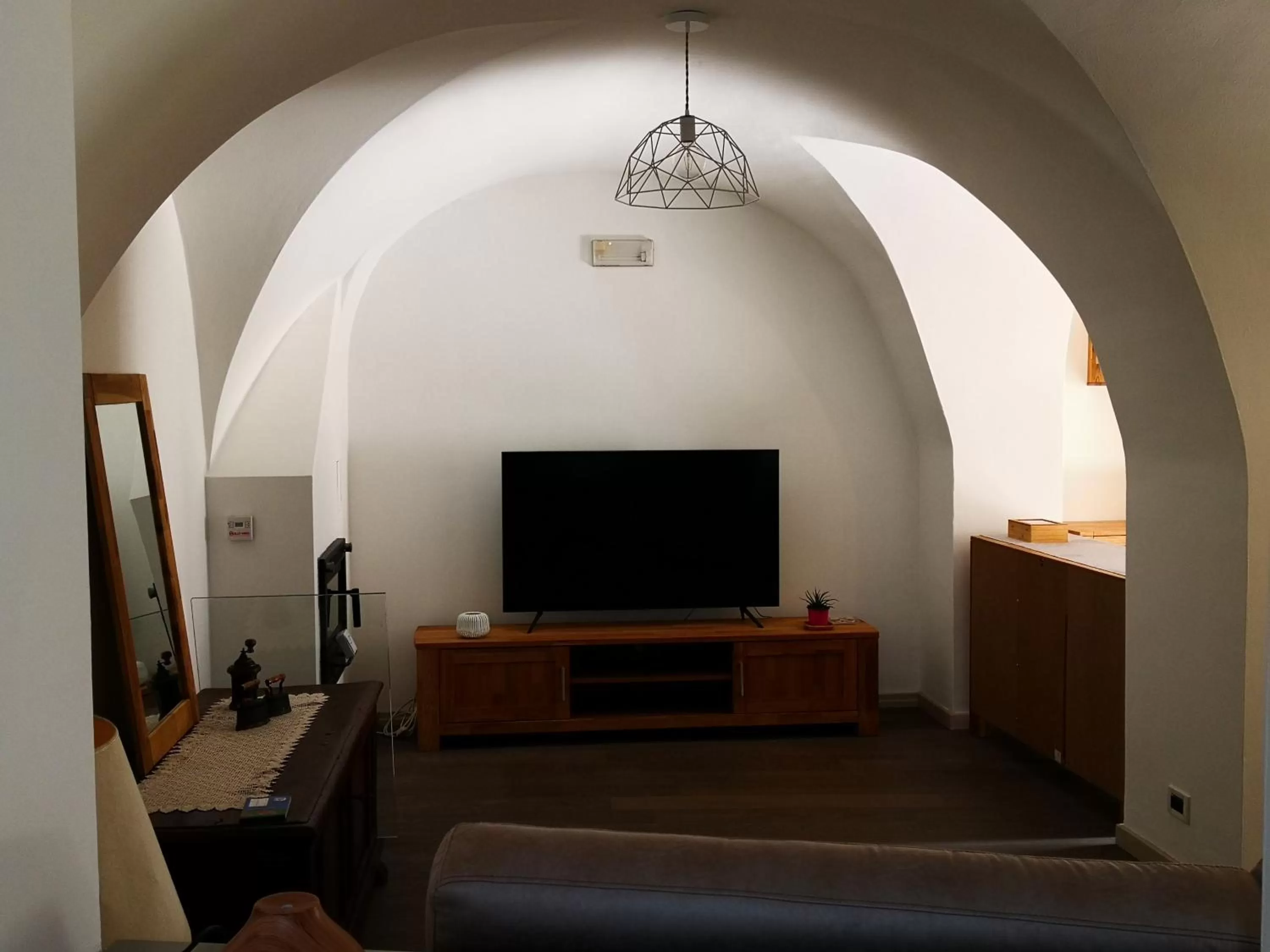 Communal lounge/ TV room, TV/Entertainment Center in B&B BARISEI