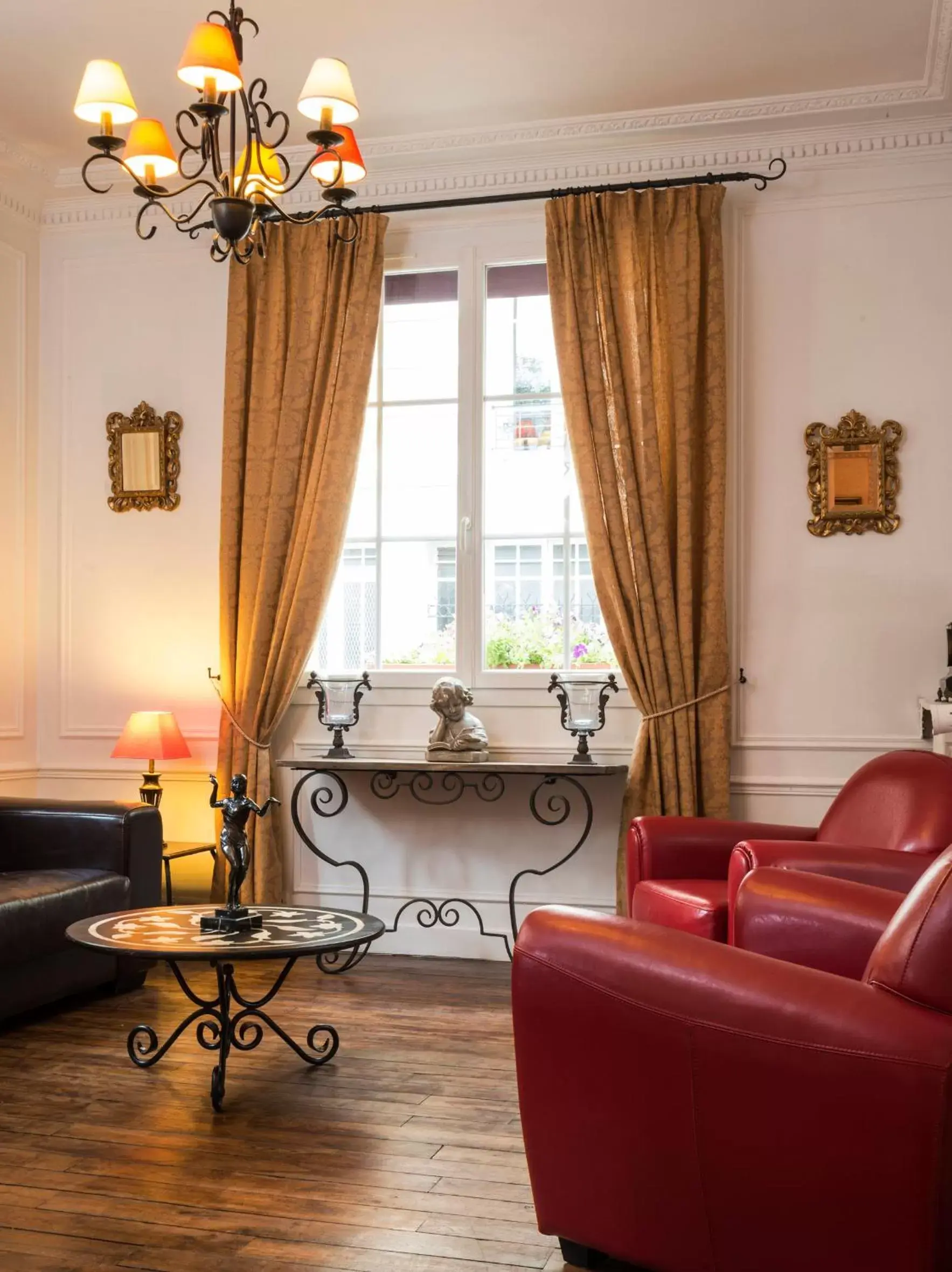 Lounge or bar, Seating Area in Chatillon Paris Montparnasse