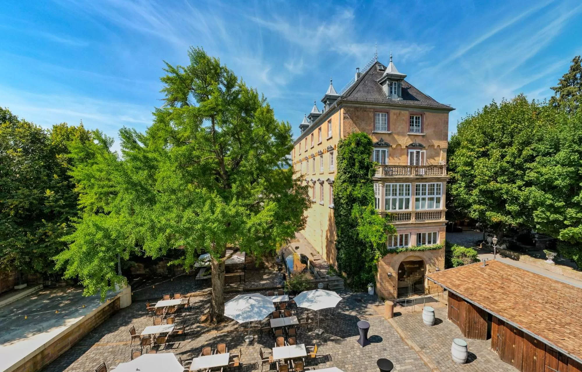 Property building in Hotel Schloss Edesheim