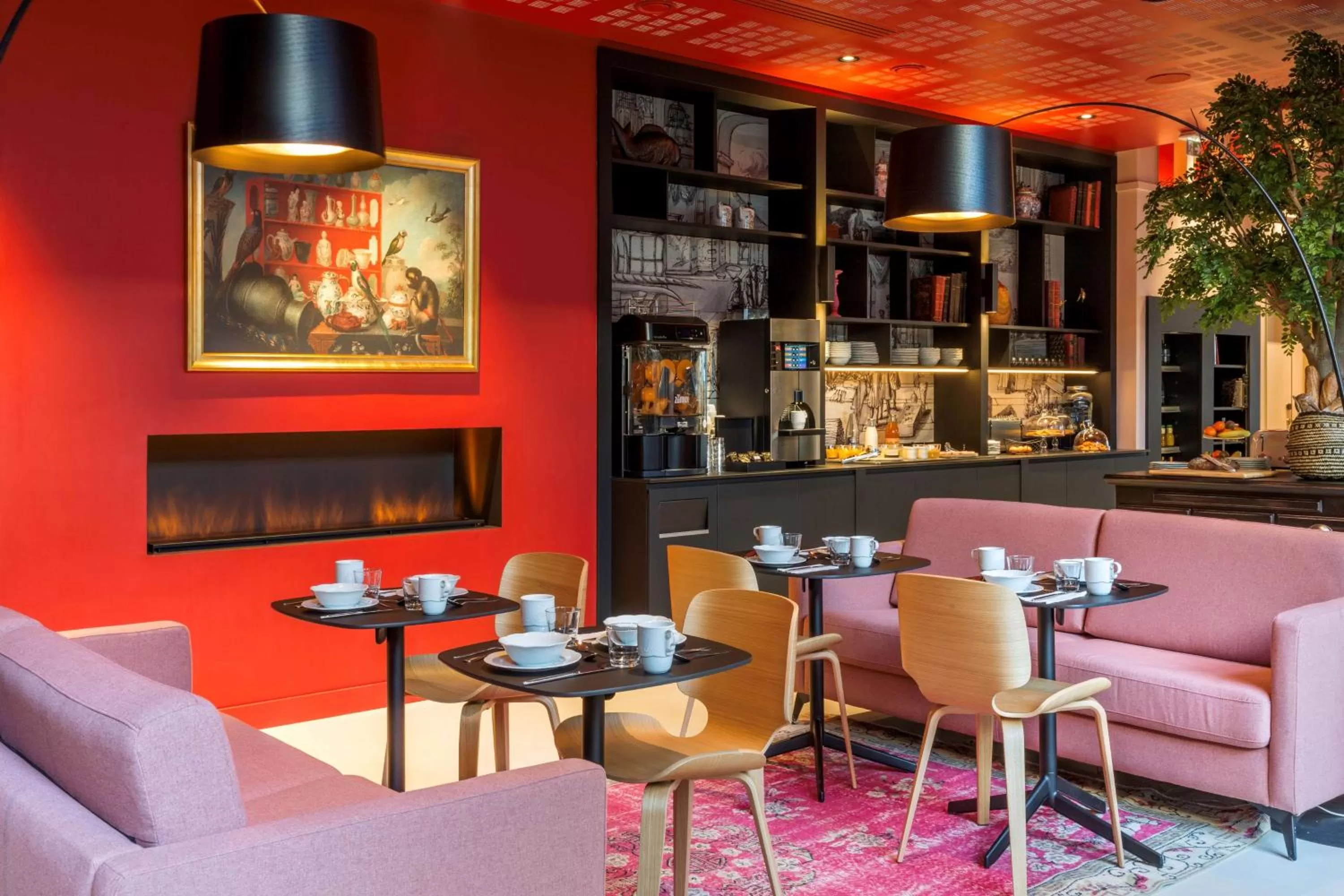 Lounge or bar in Aiden by Best Western Lorient Centre
