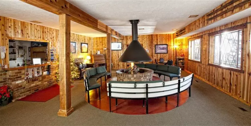 Lobby or reception, Restaurant/Places to Eat in Chateau Apres Lodge
