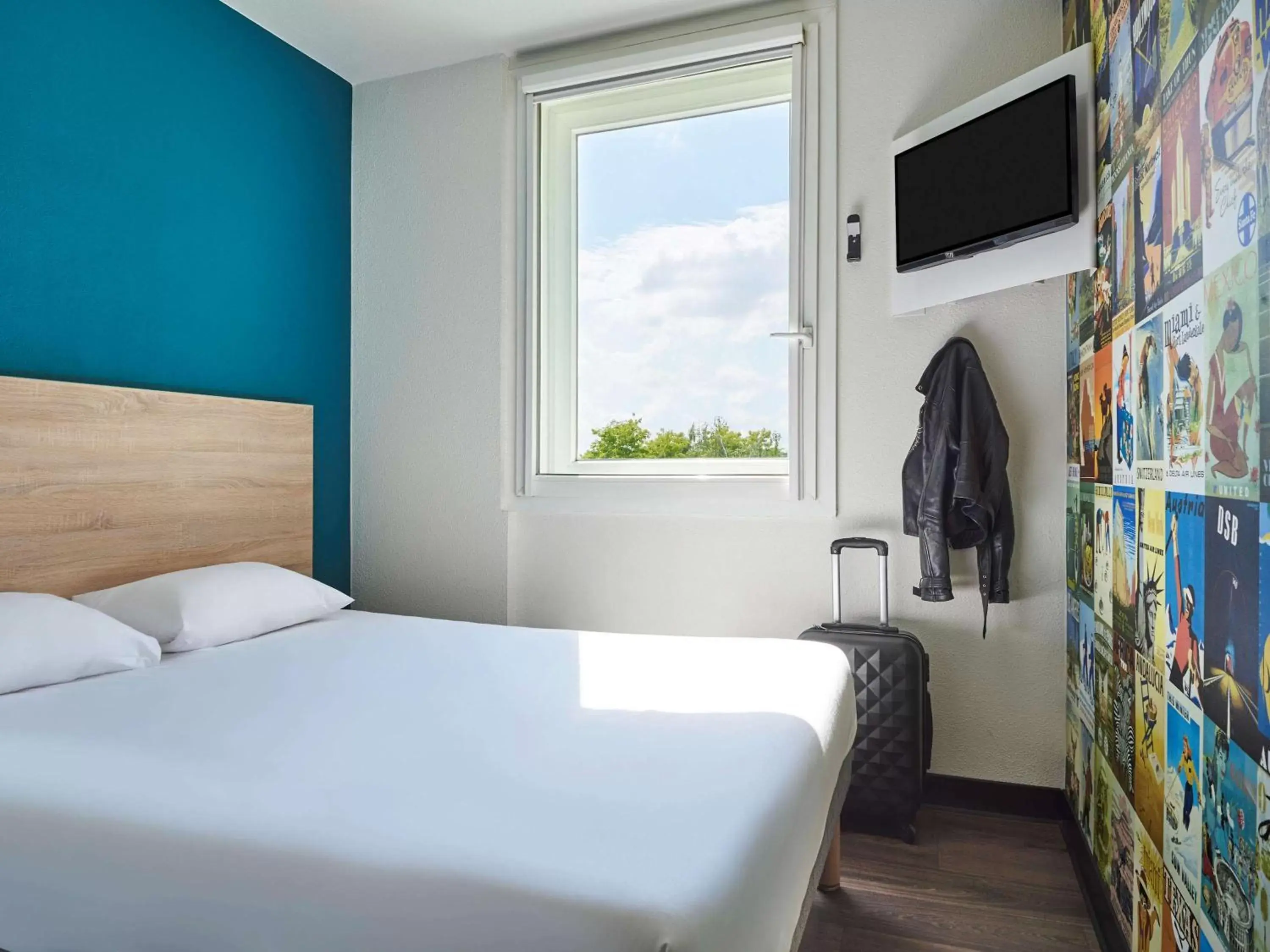 Photo of the whole room, Bed in hotelF1 Roissy CDG Pn2