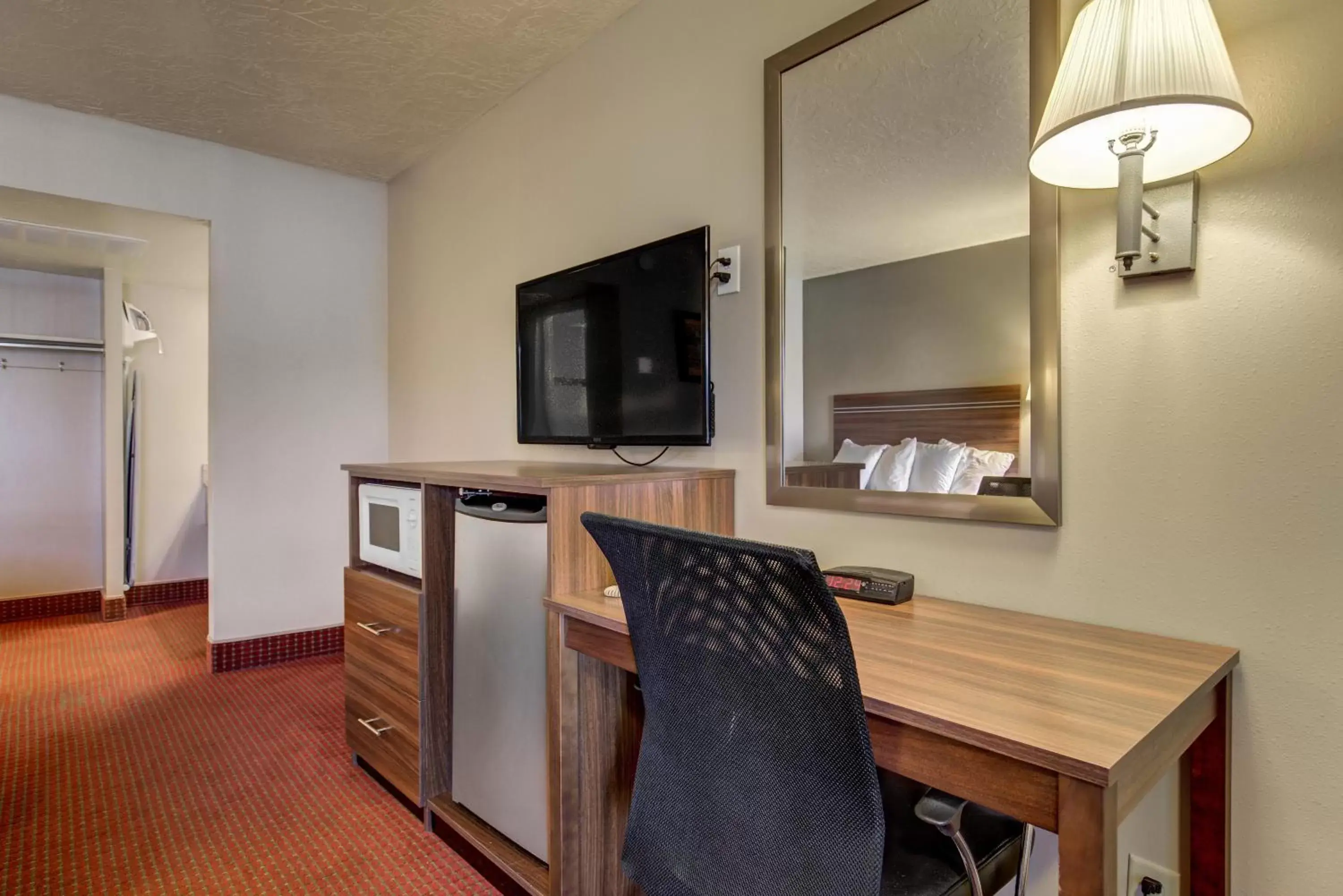 TV and multimedia, TV/Entertainment Center in Econo Lodge St George North - Near Pioneer Park