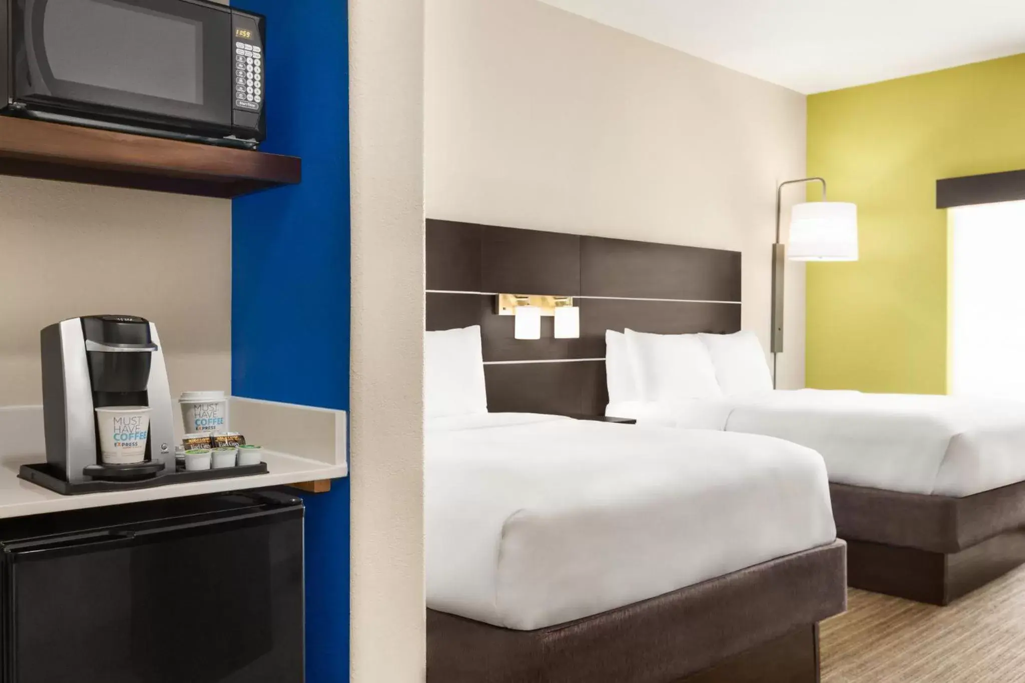 Photo of the whole room, Bed in Holiday Inn Express Hotel & Suites San Antonio NW-Medical Area, an IHG Hotel