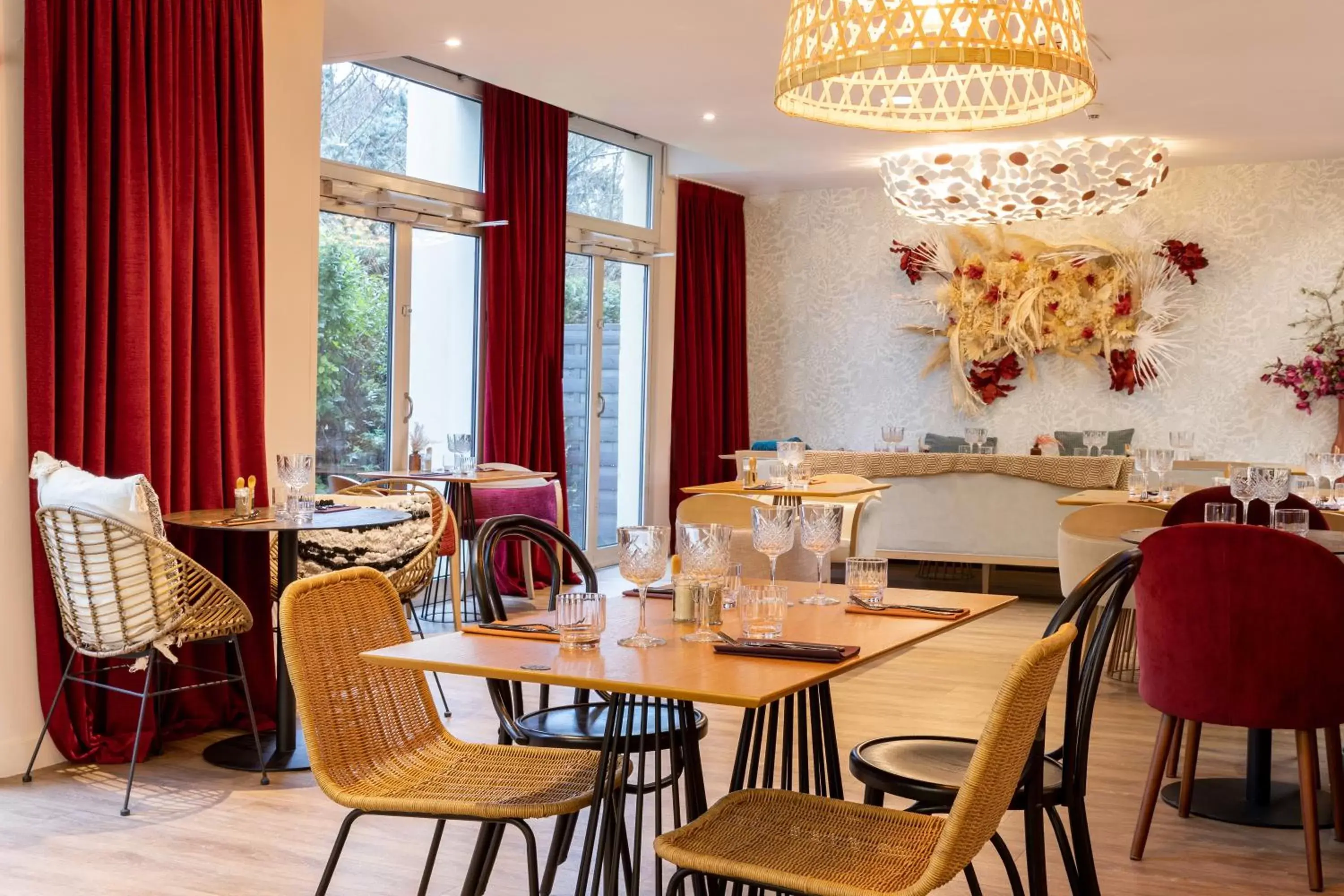 Restaurant/Places to Eat in Aiden by Best Western at Paris Roissy CDG