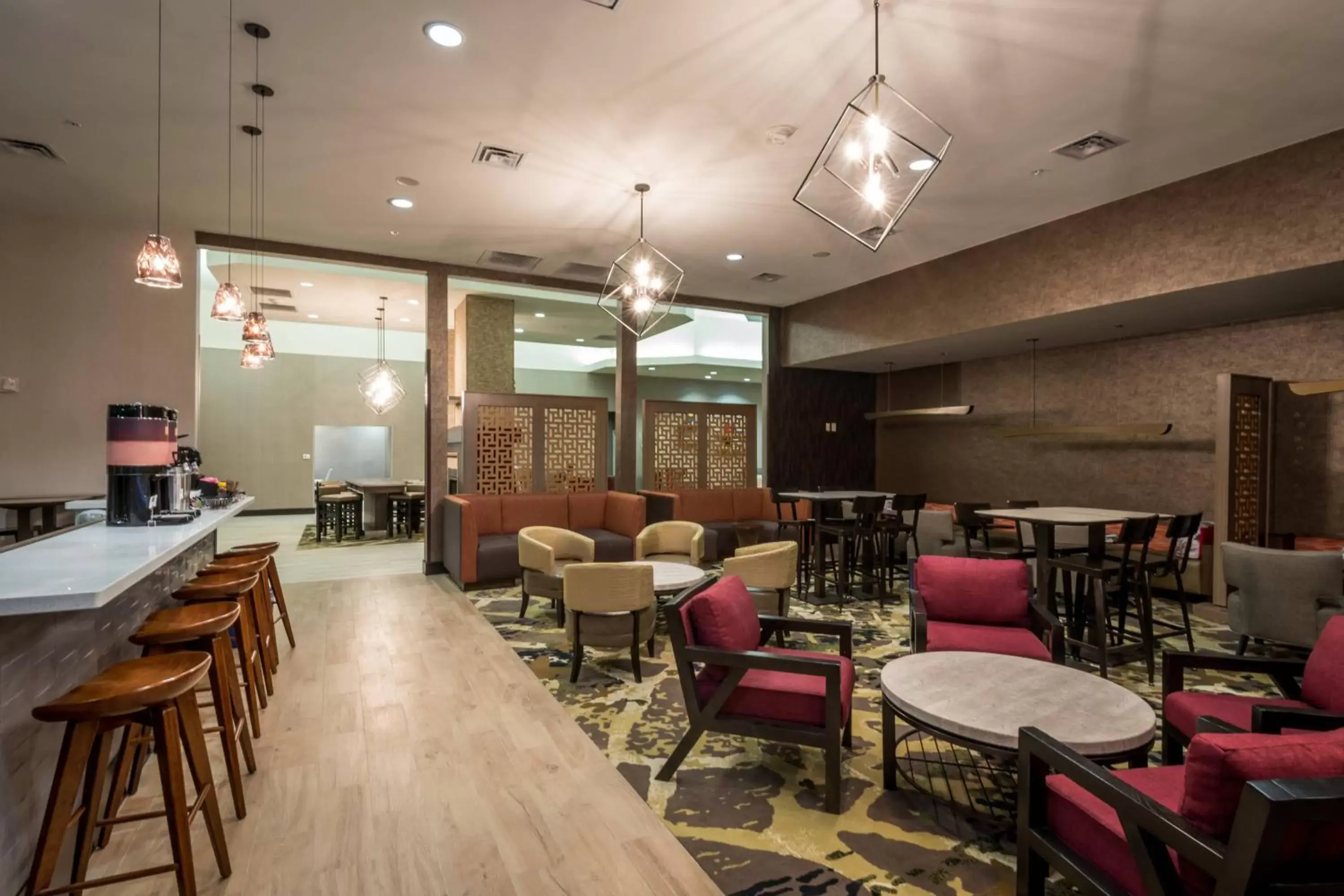 Breakfast, Lounge/Bar in SpringHill Suites by Marriott Denton