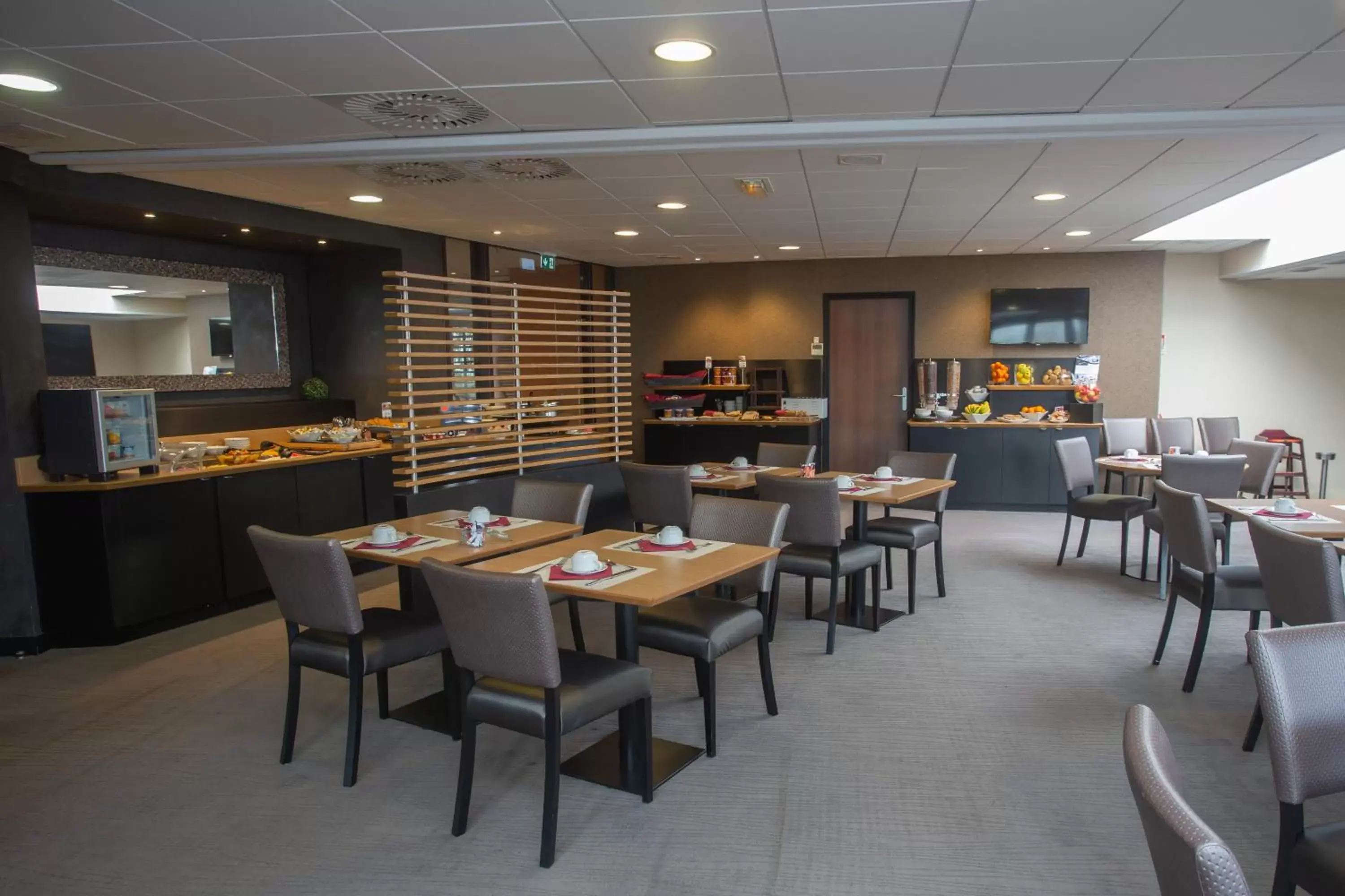 Area and facilities, Restaurant/Places to Eat in Mercure Vannes Le Port