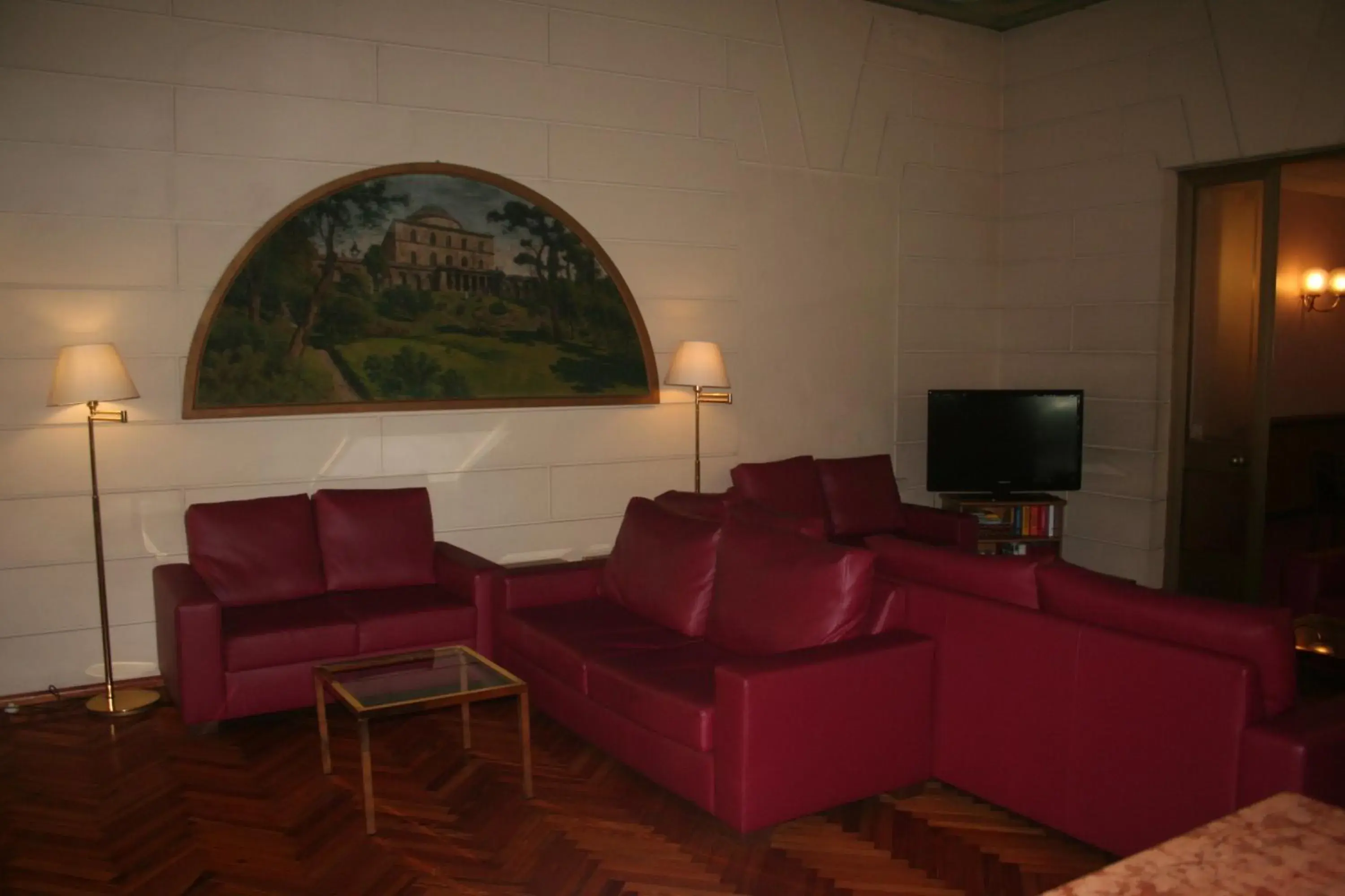 Lobby or reception, TV/Entertainment Center in Albert Hotel