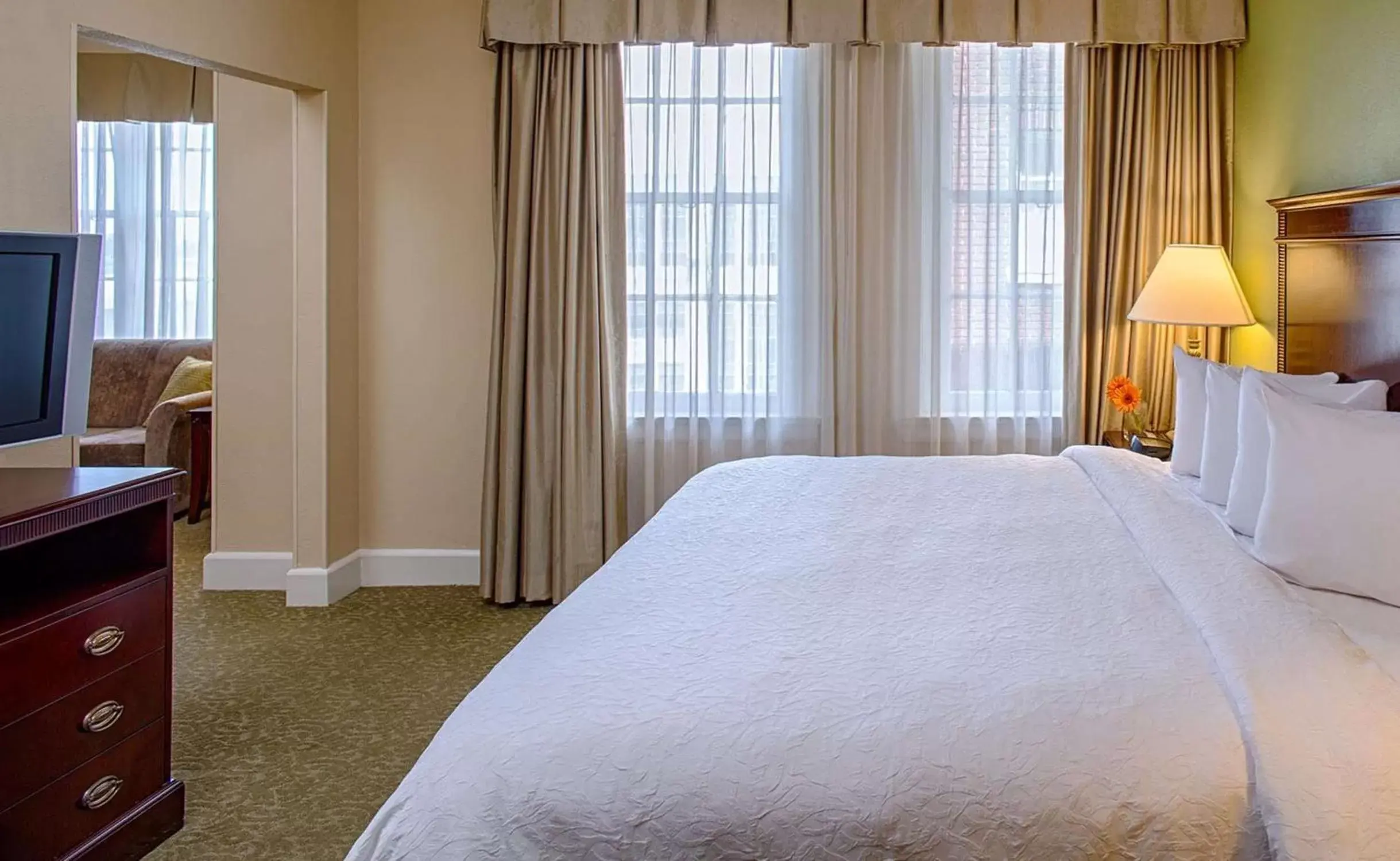Bed in Hampton Inn & Suites Birmingham-Downtown-Tutwiler