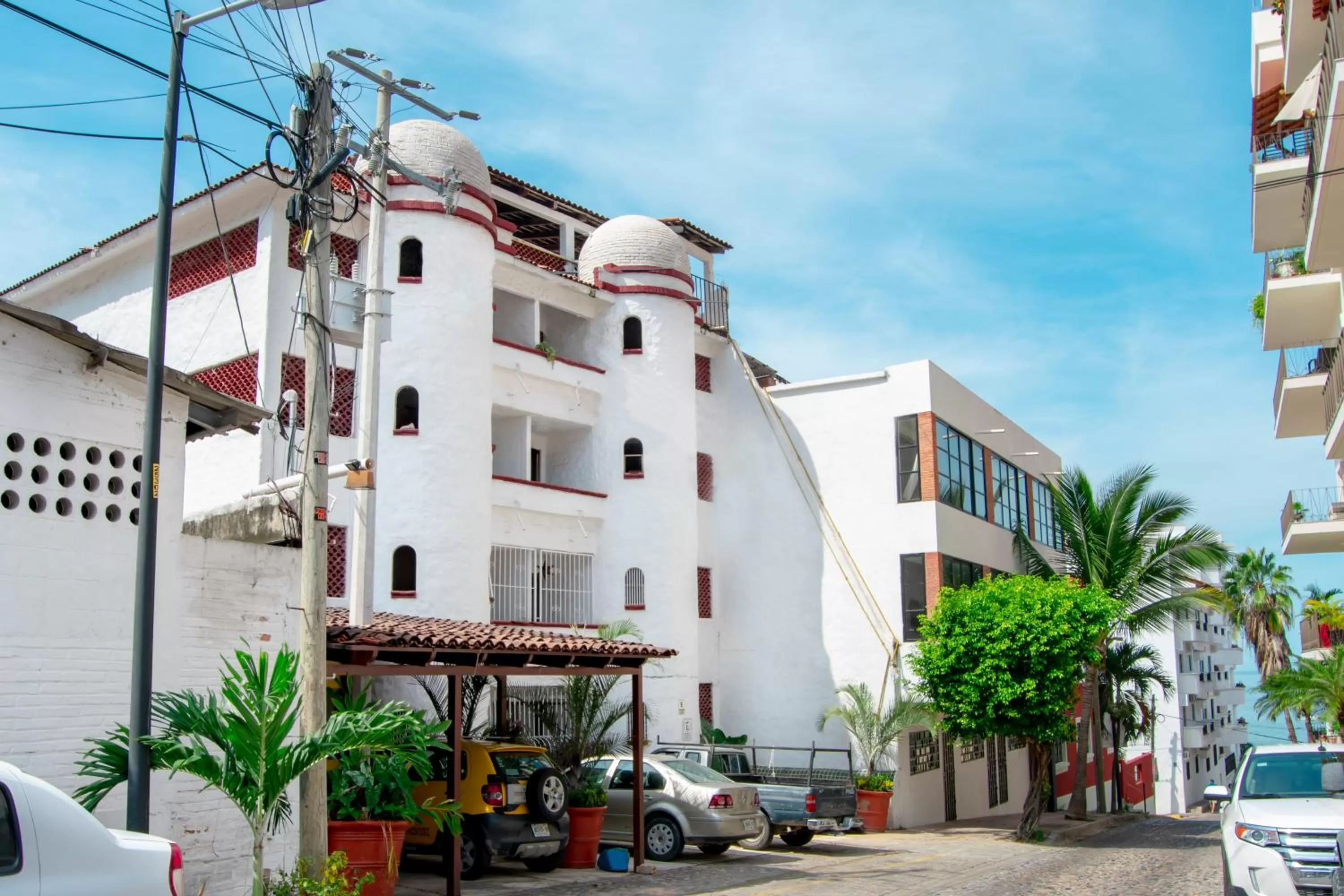 Property building in Petit Hotel Pilitas