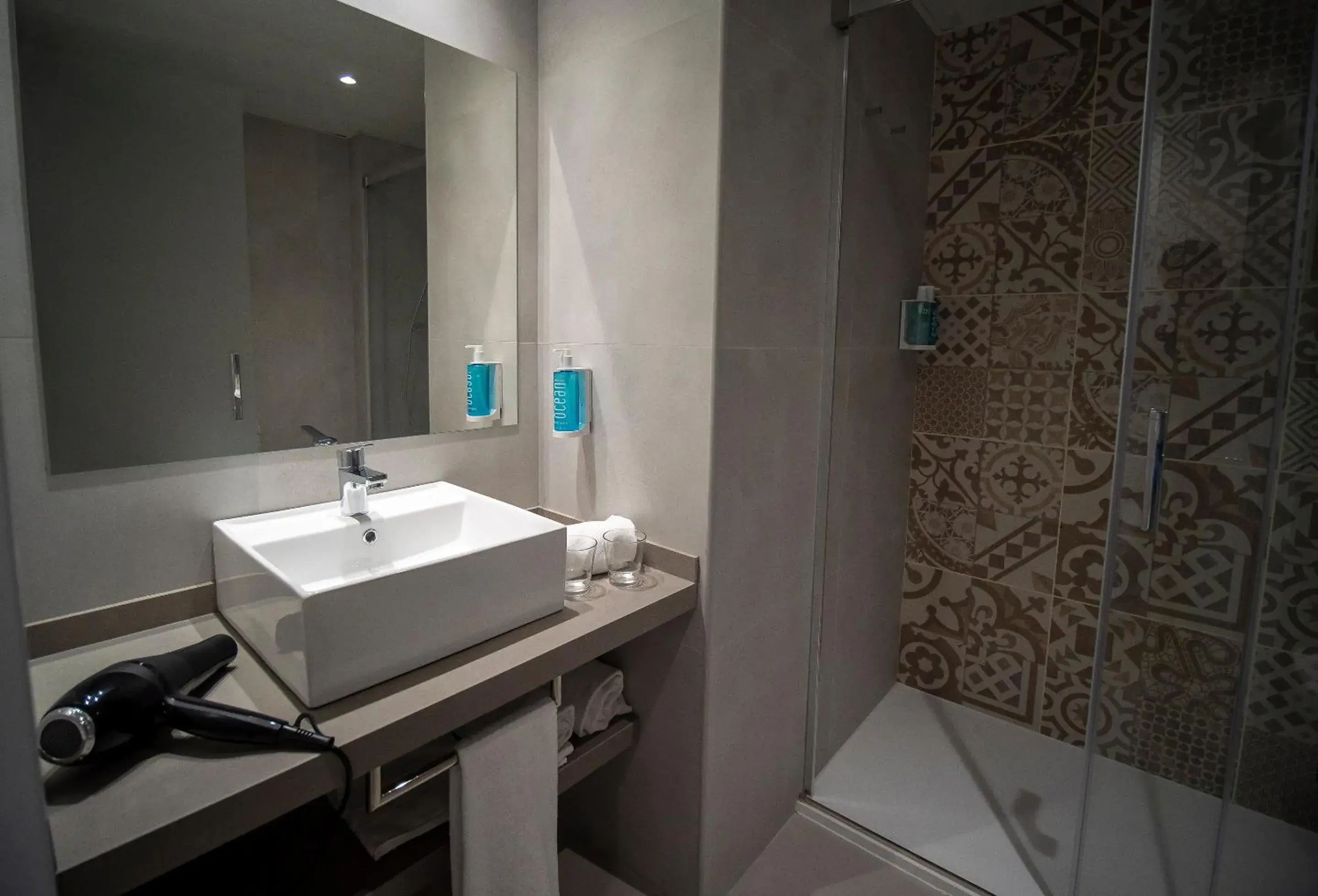 Shower, Bathroom in Hotel Don Juan Tossa
