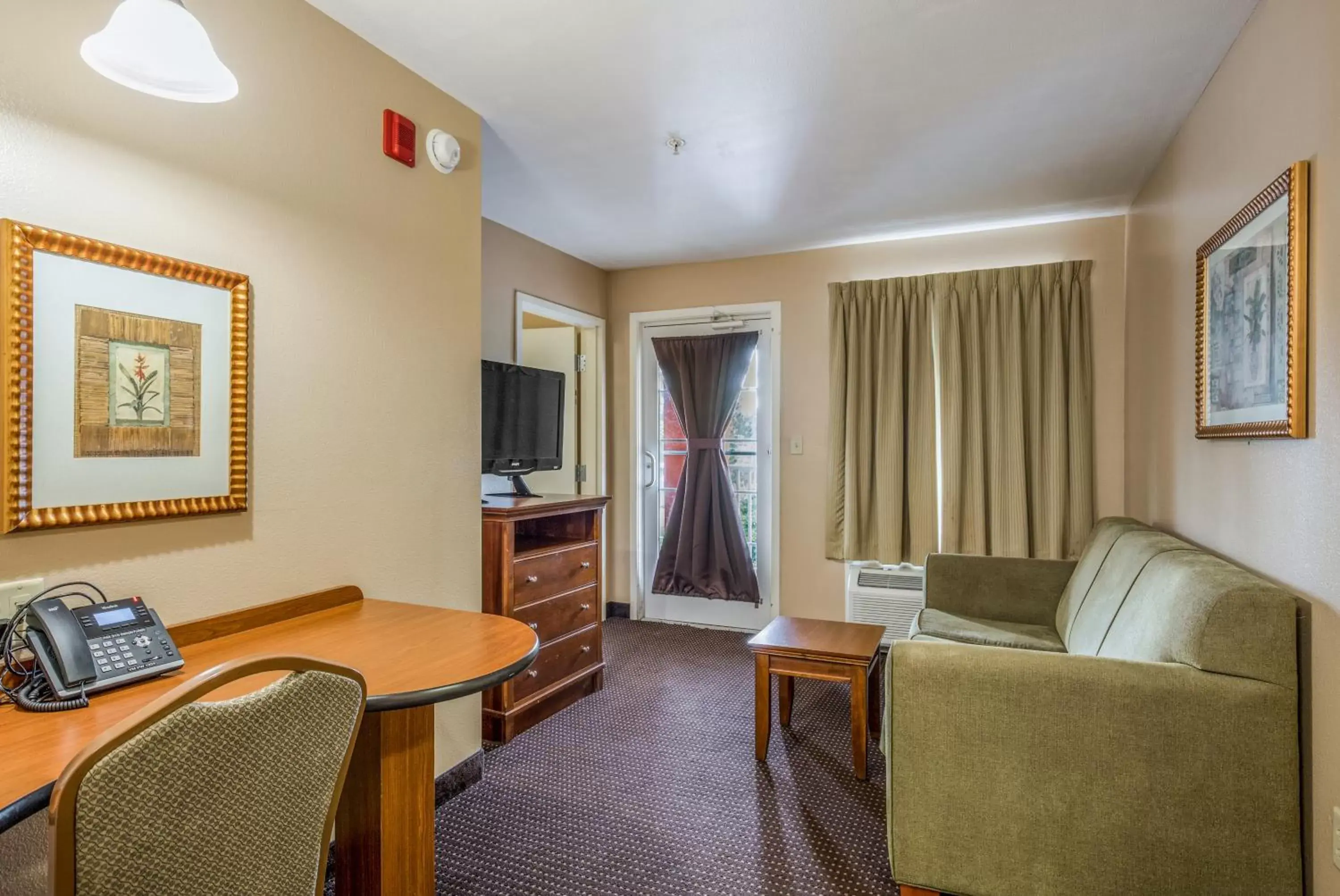 Living room, Seating Area in MainStay Suites Port Saint Joe