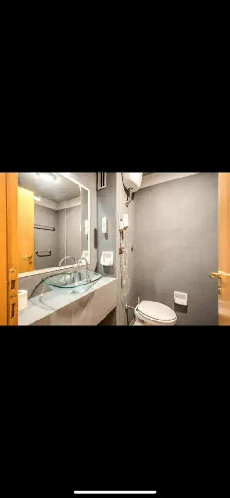 Bathroom in Scheppers Hotel