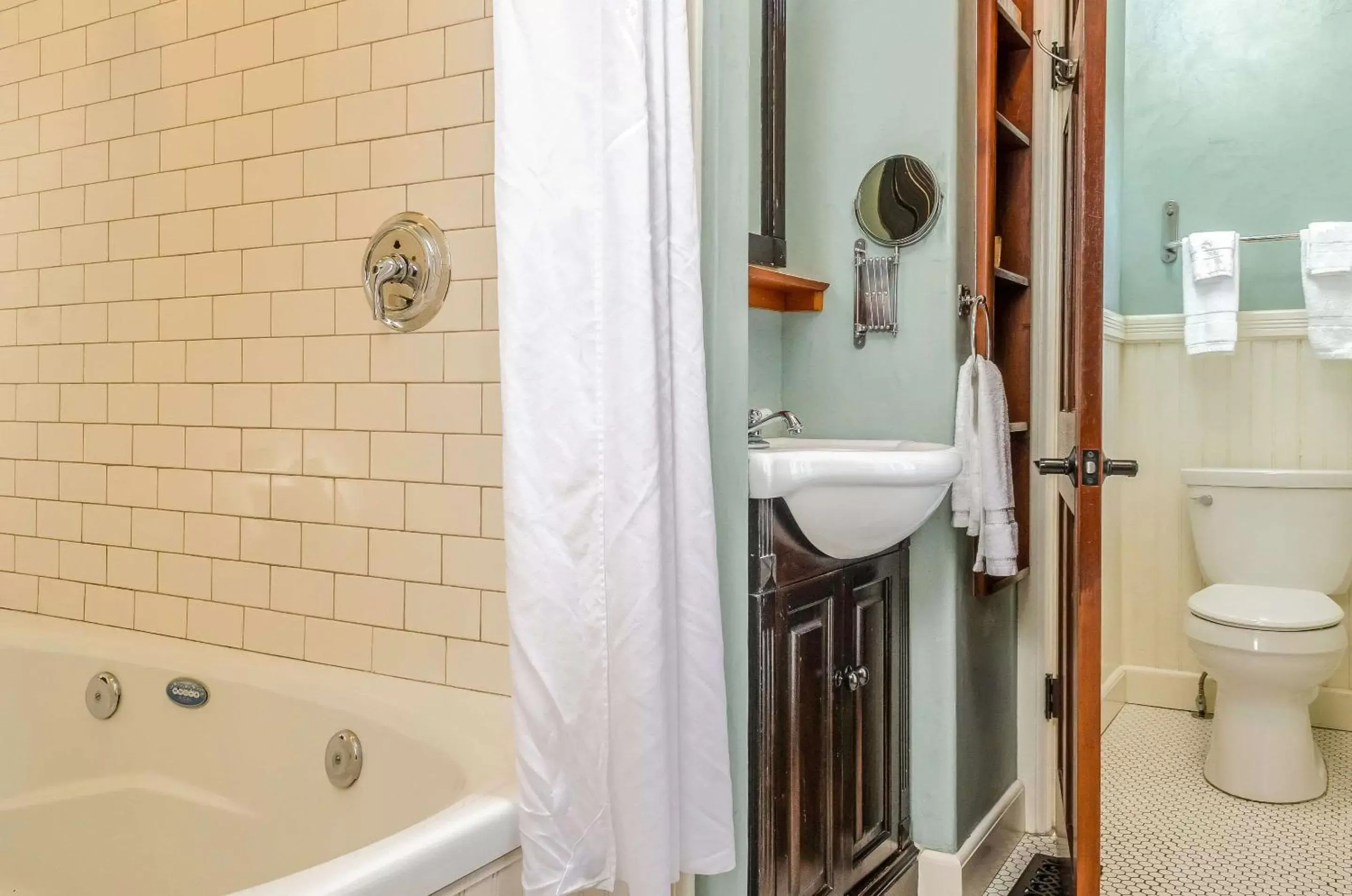 Bathroom in Hotel Napa Valley, Ascend Hotel Collection