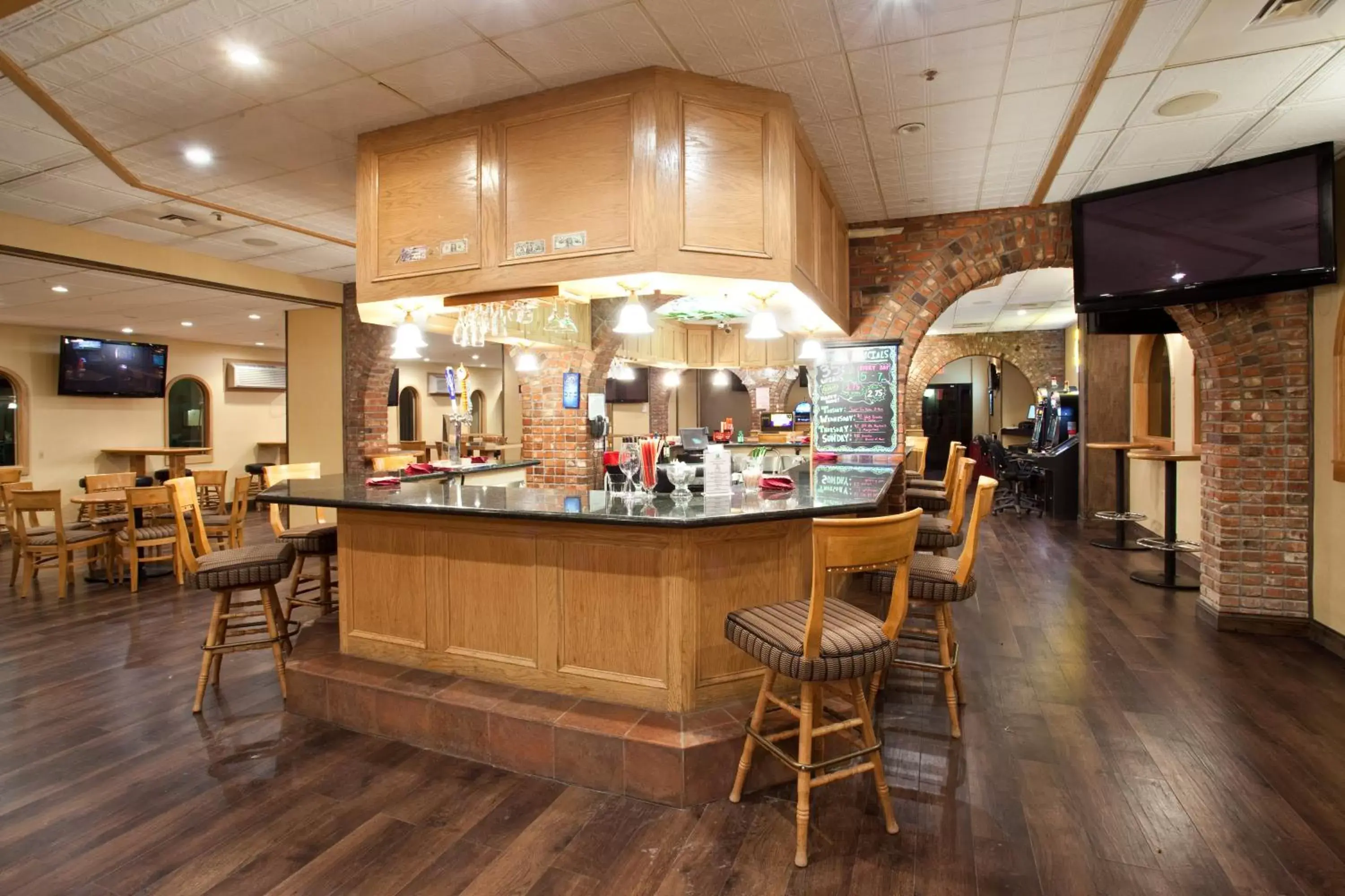 Lounge or bar, Lounge/Bar in Holiday Inn Great Falls-Convention Center, an IHG Hotel