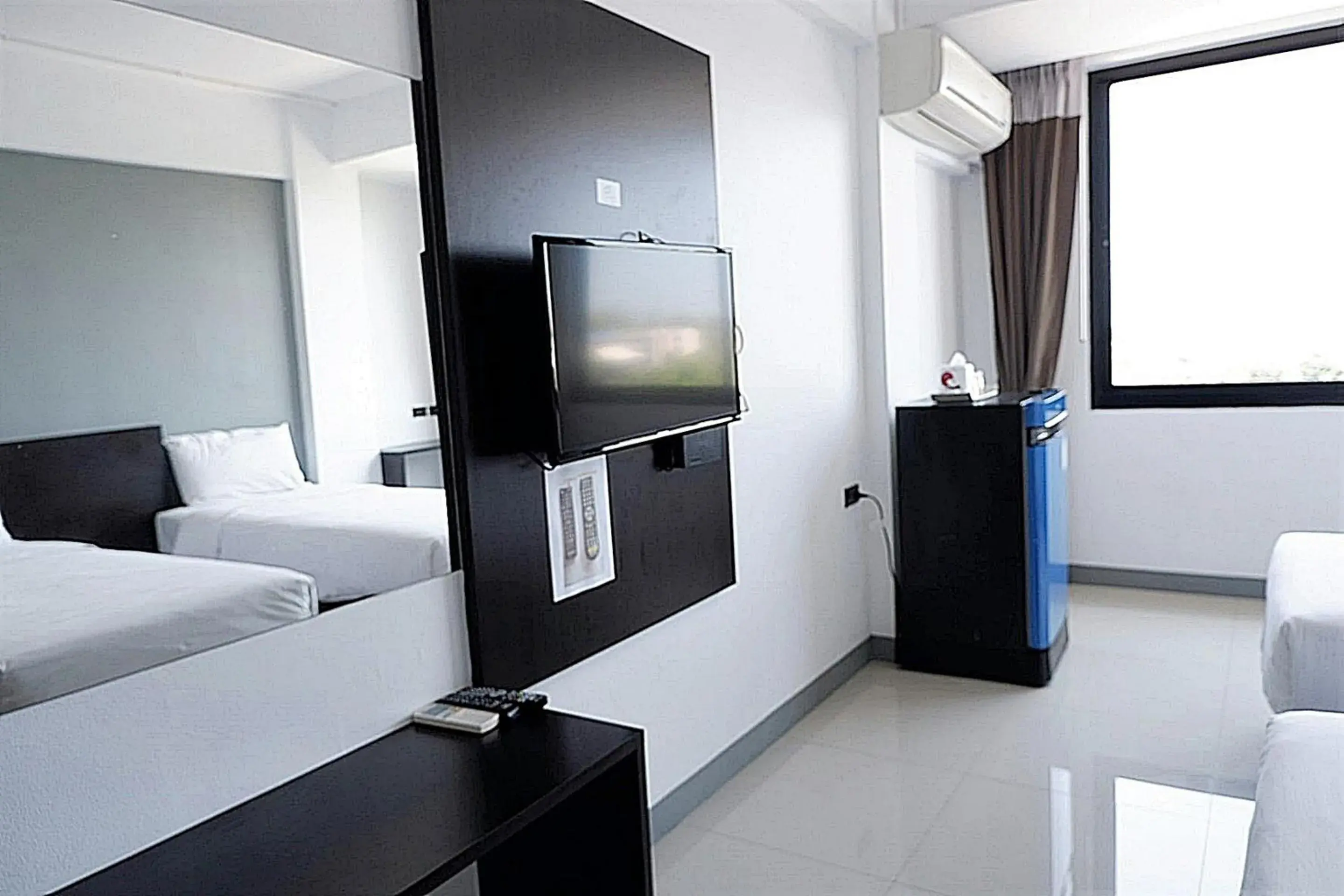 Bedroom, TV/Entertainment Center in Izen Budget Hotel & Residence