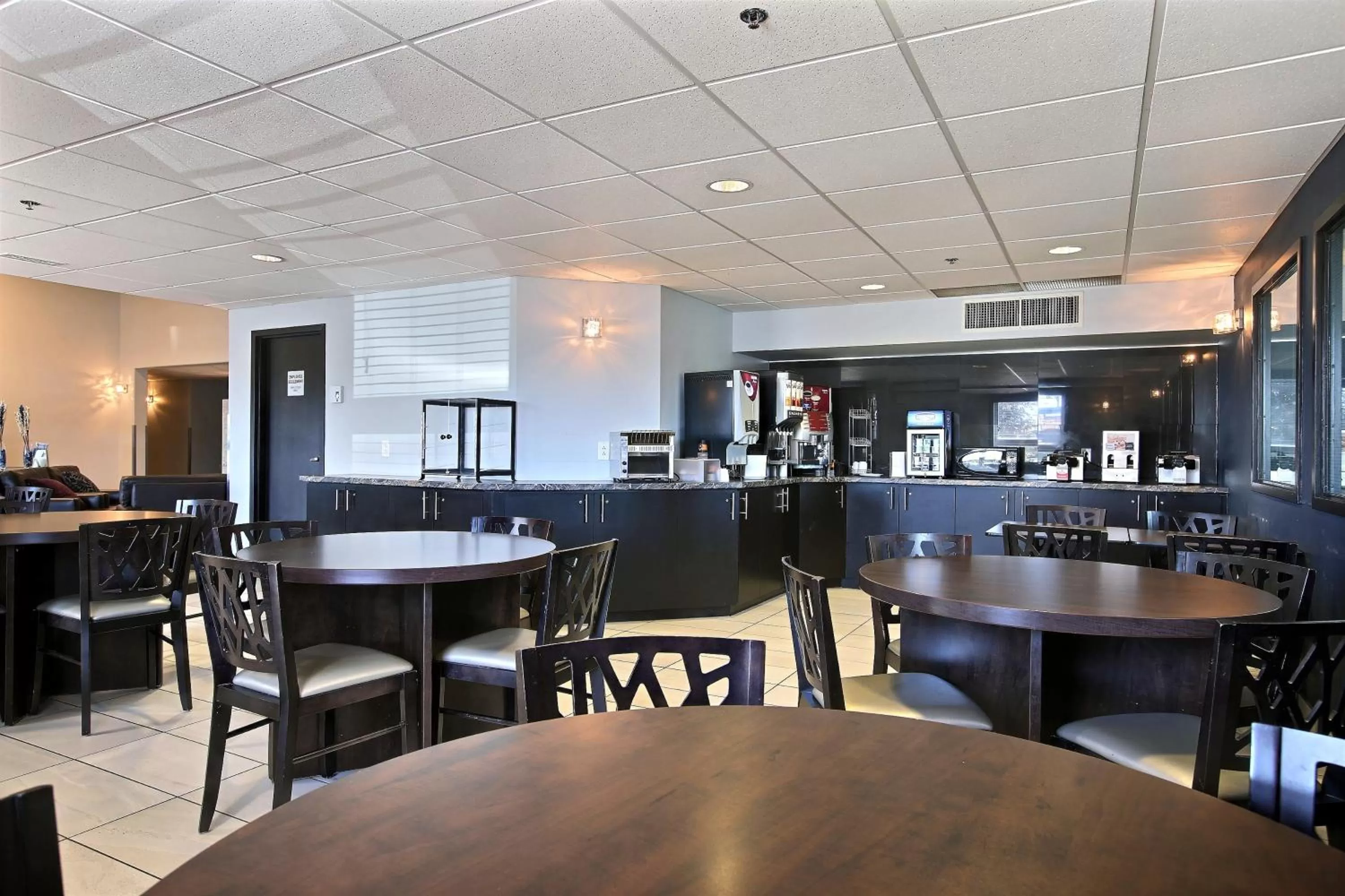 Continental breakfast in Super 8 by Wyndham Lachenaie/Terrebonne