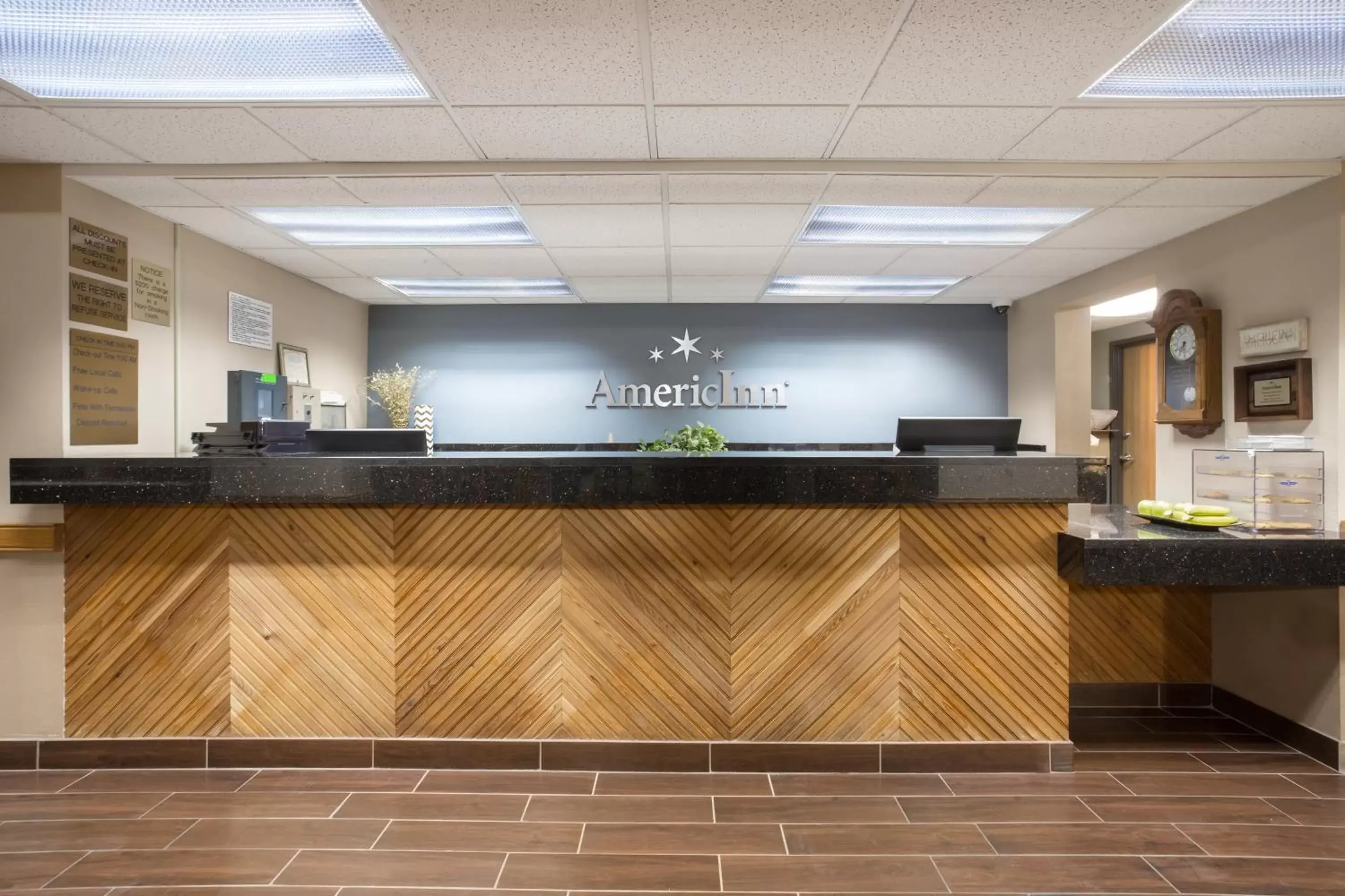 Lobby/Reception in AmericInn by Wyndham Sioux City