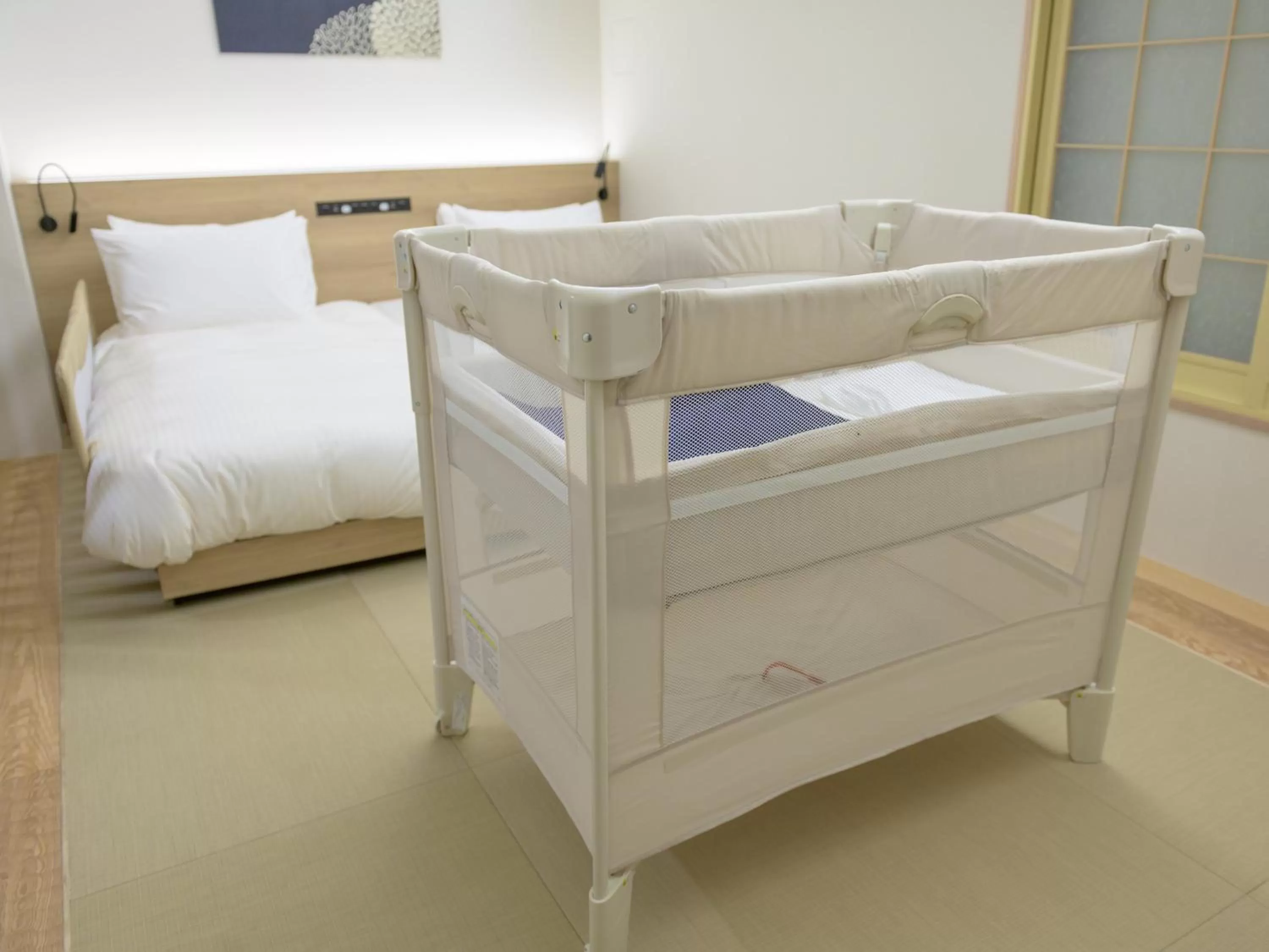 cot, Bed in MIMARU Tokyo Asakusa Station