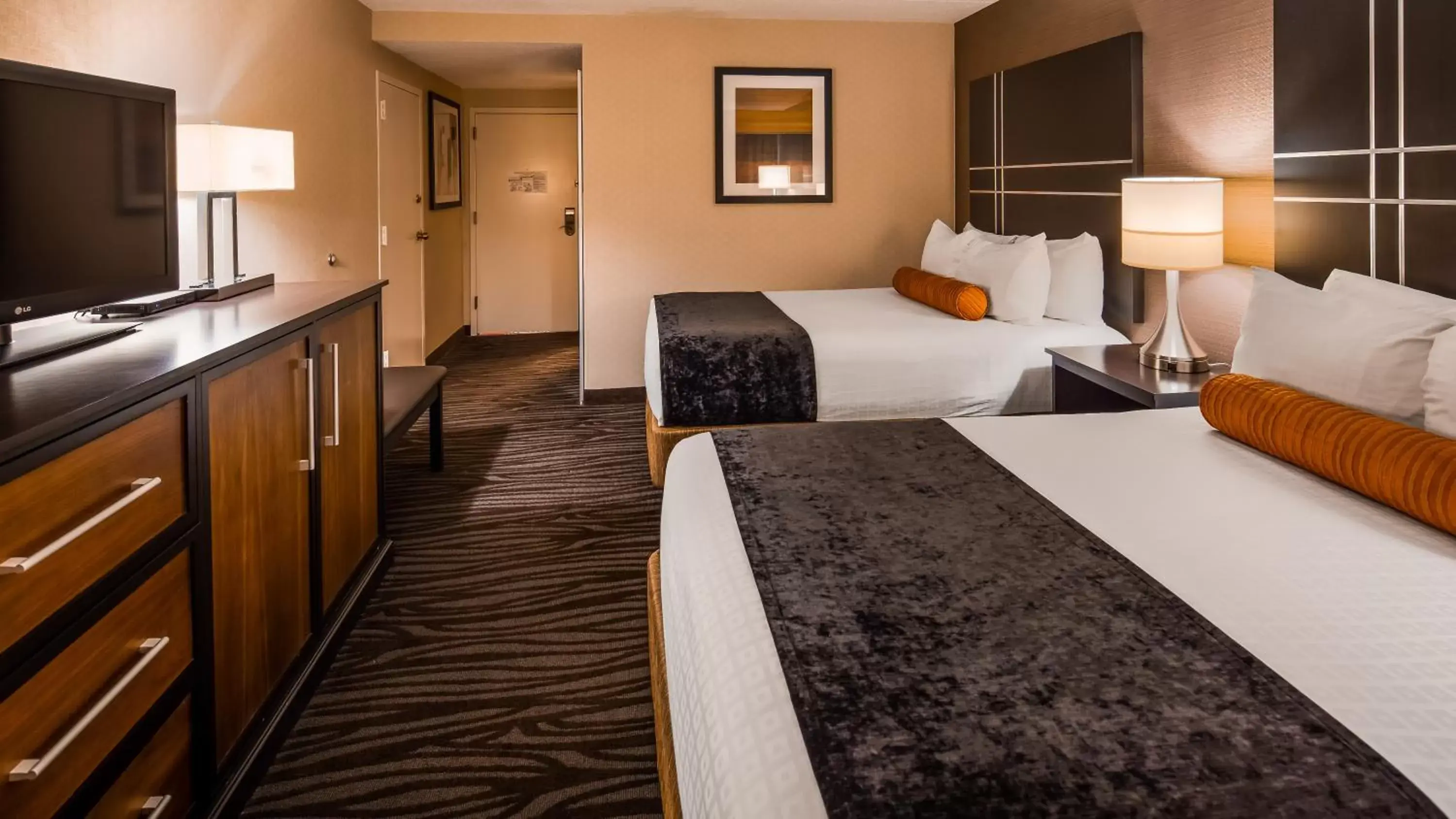 Bed in Best Western Plus BWI Airport Hotel - Arundel Mills