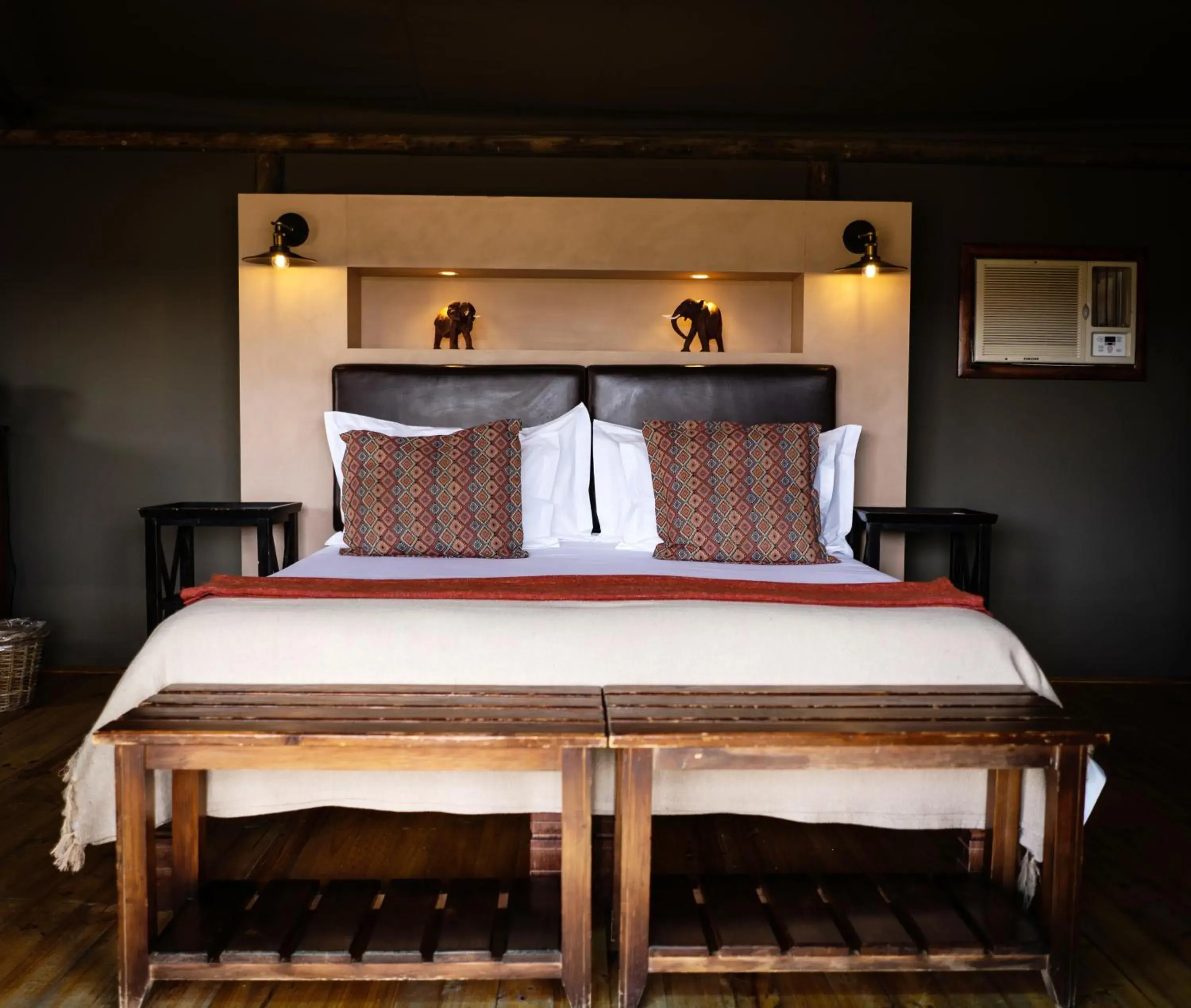 View (from property/room), Bed in Buffelsdrift Game Lodge
