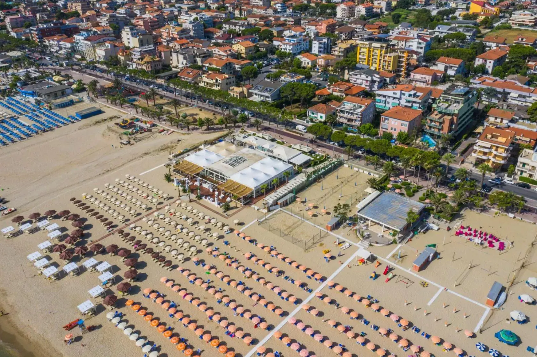 Bird's eye view, Bird's-eye View in Residence Playa