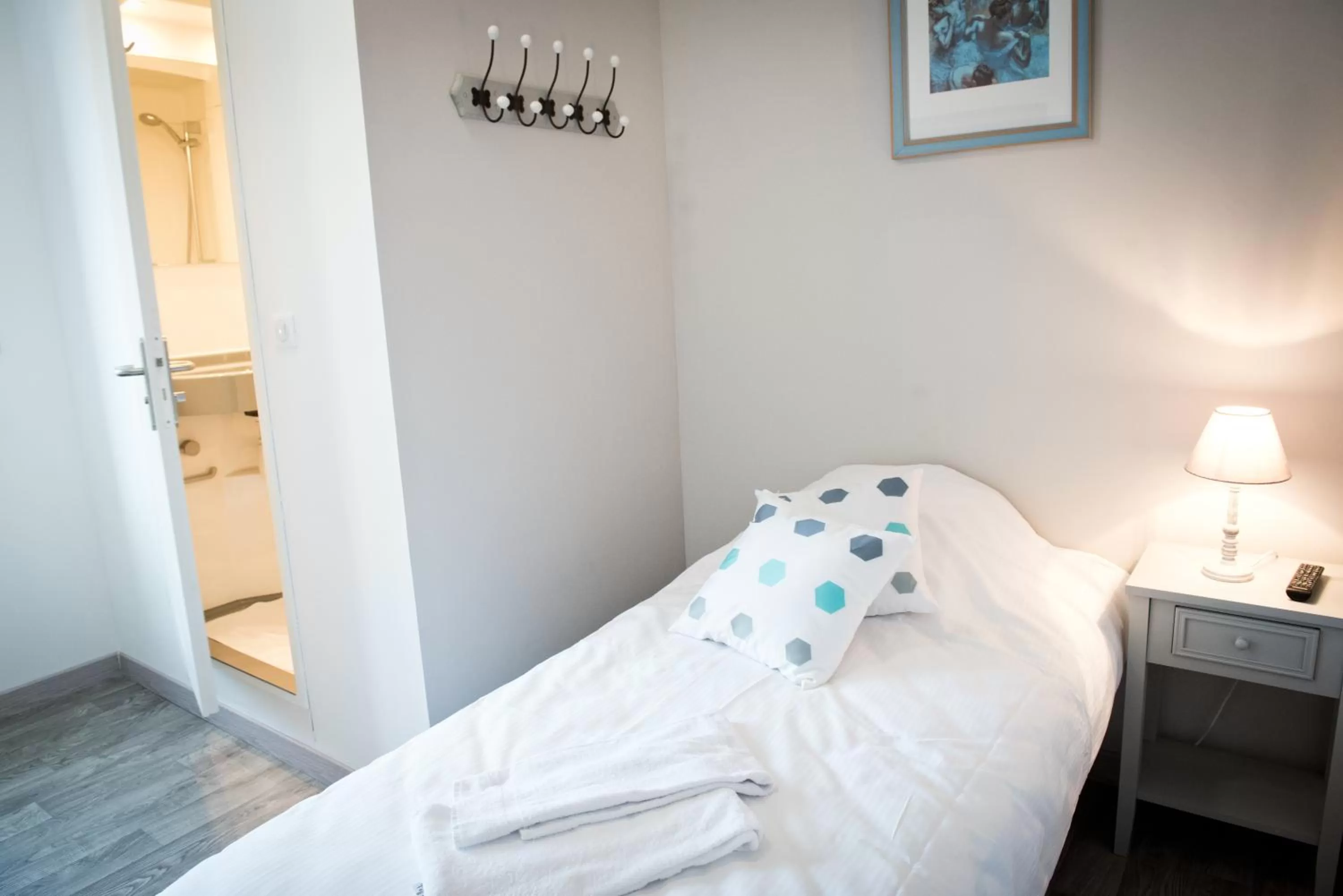 Bedroom, Bed in Logis Hotel Restaurant Le Relais Fleuri