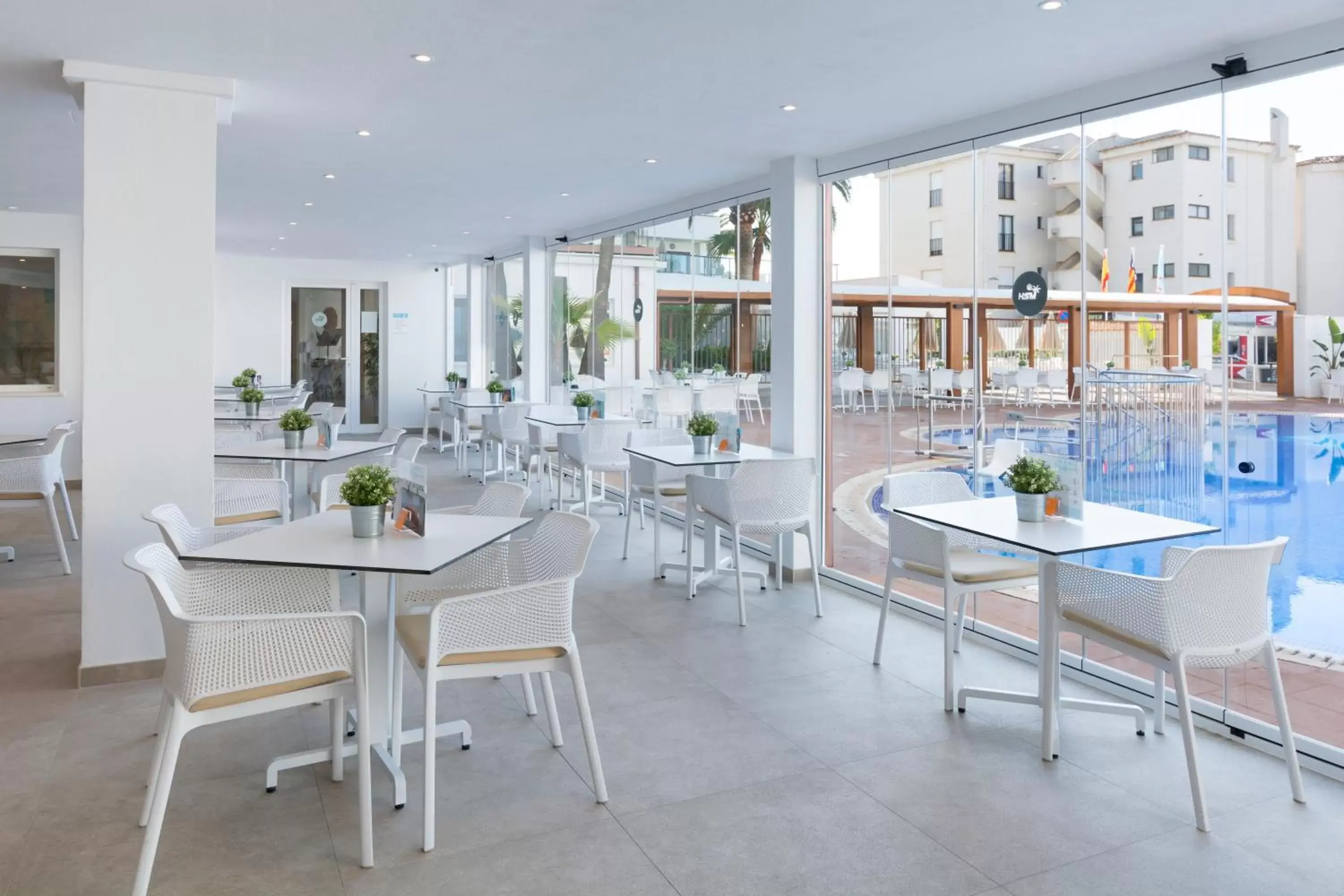 Restaurant/places to eat in HSM Linda Playa Restaurant/places to eat in HSM Linda Playa