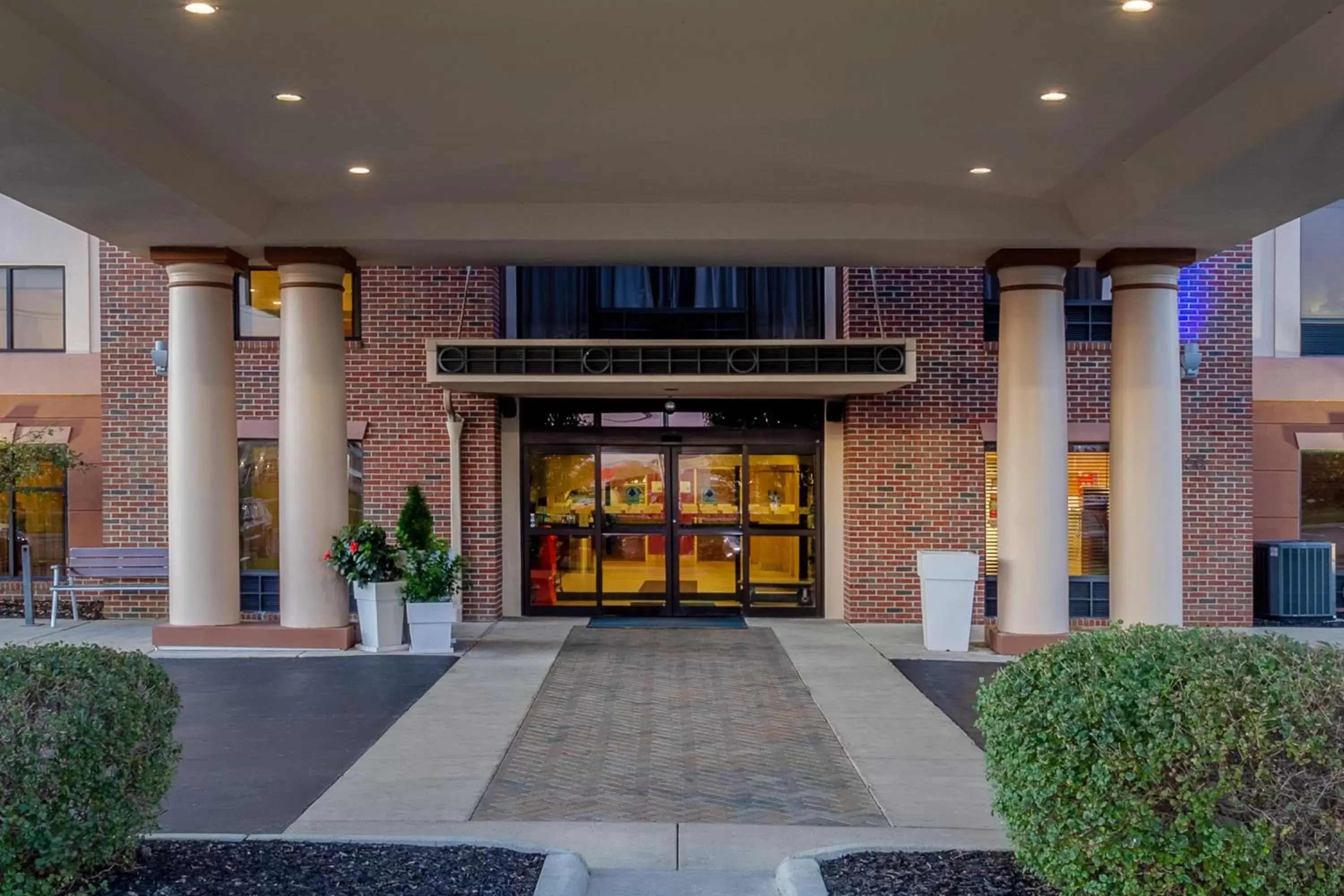 Property building in Holiday Inn Express Hotel & Suites Bowling Green, an IHG Hotel